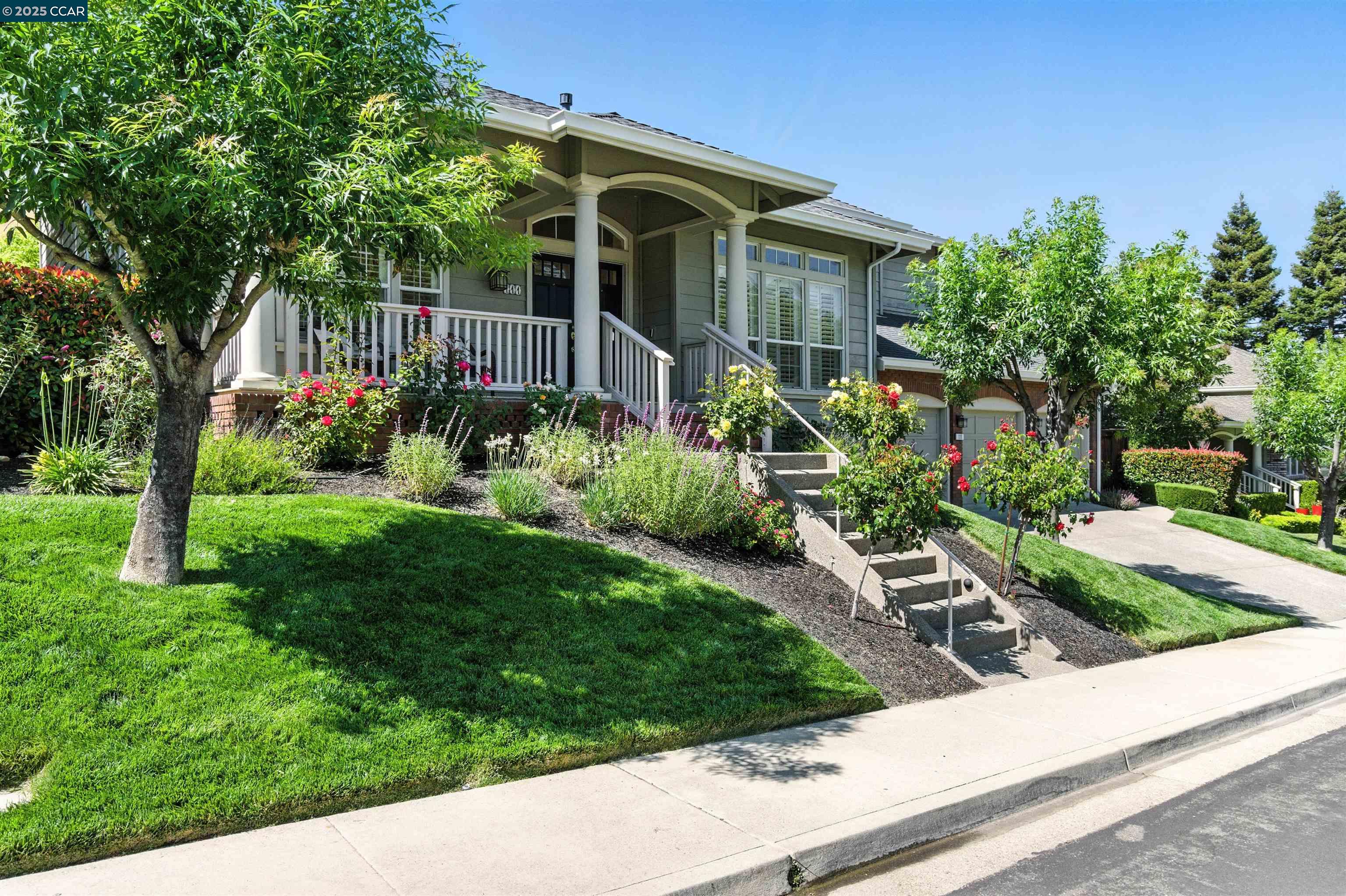 Detail Gallery Image 1 of 1 For 111 Leafield Road, Danville,  CA 94506 - 5 Beds | 4/1 Baths