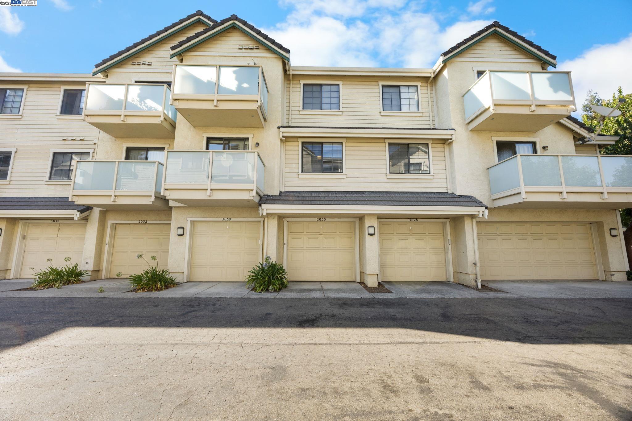 Detail Gallery Image 1 of 51 For 2030 Fostoria Cir, Danville,  CA 94526 - 3 Beds | 2 Baths