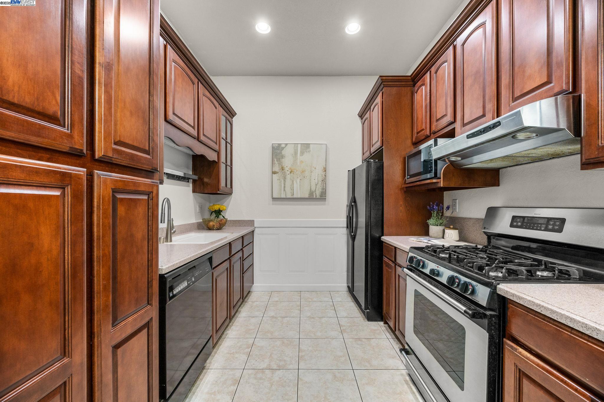 Detail Gallery Image 18 of 51 For 2030 Fostoria Cir, Danville,  CA 94526 - 3 Beds | 2 Baths