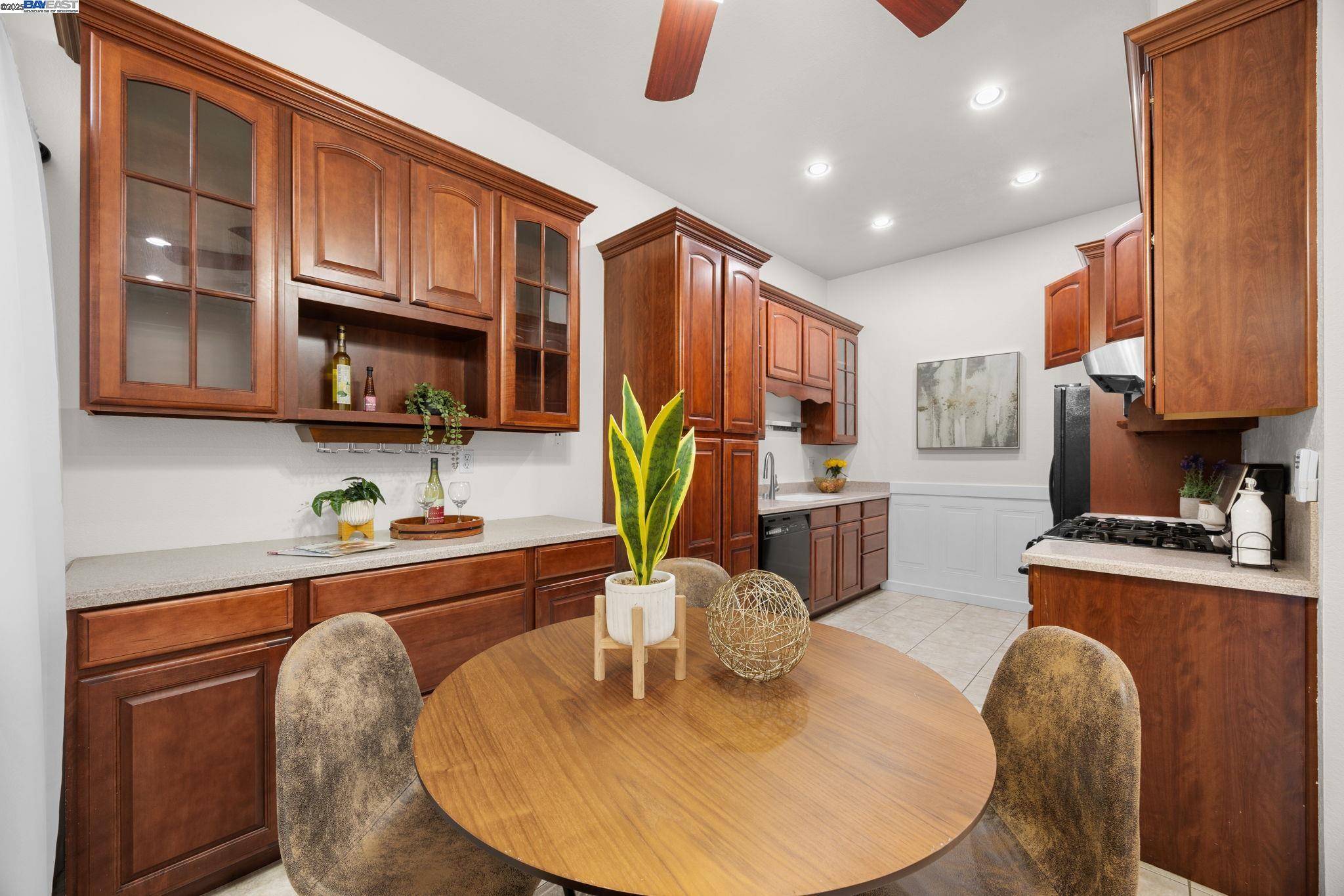 Detail Gallery Image 19 of 51 For 2030 Fostoria Cir, Danville,  CA 94526 - 3 Beds | 2 Baths
