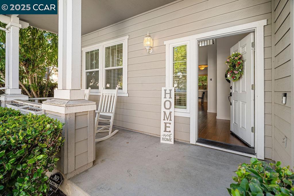 Detail Gallery Image 2 of 33 For 1 Lupine Ln, San Ramon,  CA 94583 - 4 Beds | 2/1 Baths