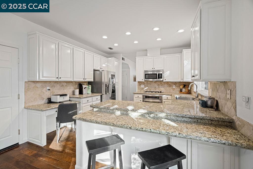 Detail Gallery Image 11 of 33 For 1 Lupine Ln, San Ramon,  CA 94583 - 4 Beds | 2/1 Baths