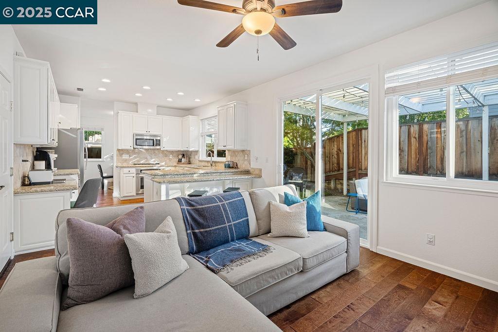 Detail Gallery Image 12 of 33 For 1 Lupine Ln, San Ramon,  CA 94583 - 4 Beds | 2/1 Baths