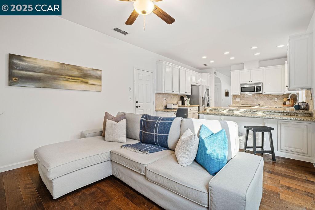 Detail Gallery Image 15 of 33 For 1 Lupine Ln, San Ramon,  CA 94583 - 4 Beds | 2/1 Baths