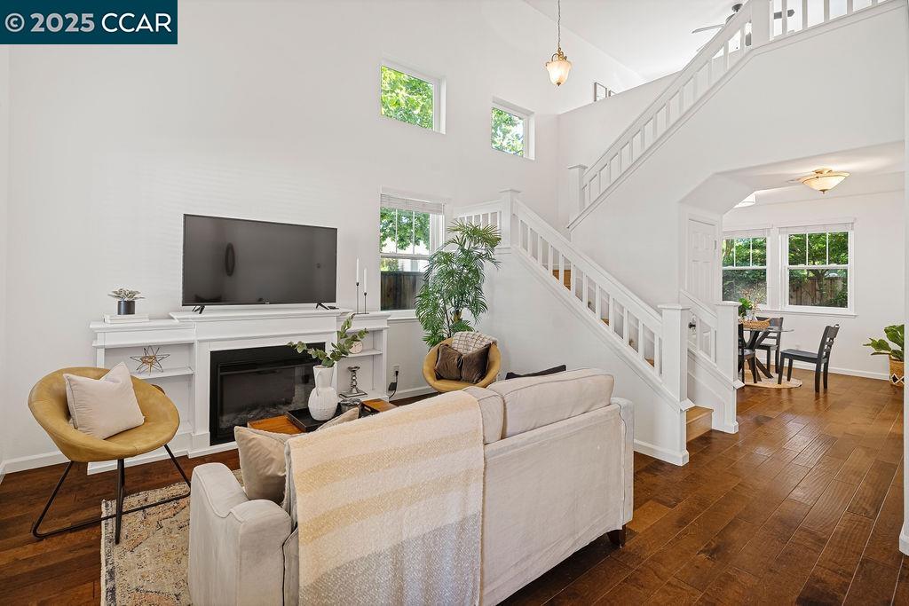Detail Gallery Image 3 of 33 For 1 Lupine Ln, San Ramon,  CA 94583 - 4 Beds | 2/1 Baths