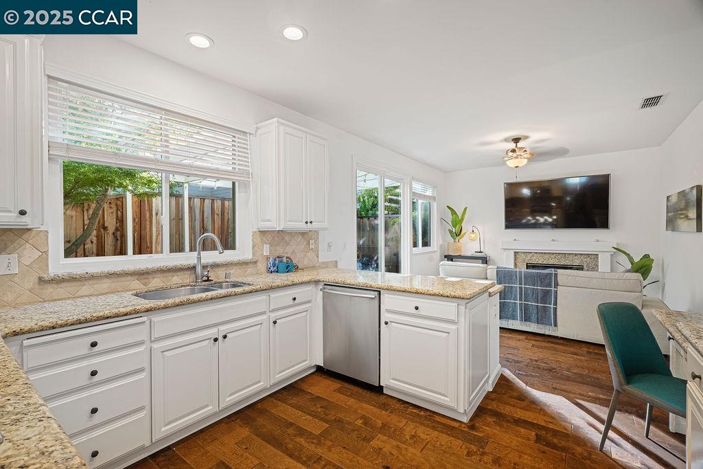 Detail Gallery Image 8 of 33 For 1 Lupine Ln, San Ramon,  CA 94583 - 4 Beds | 2/1 Baths