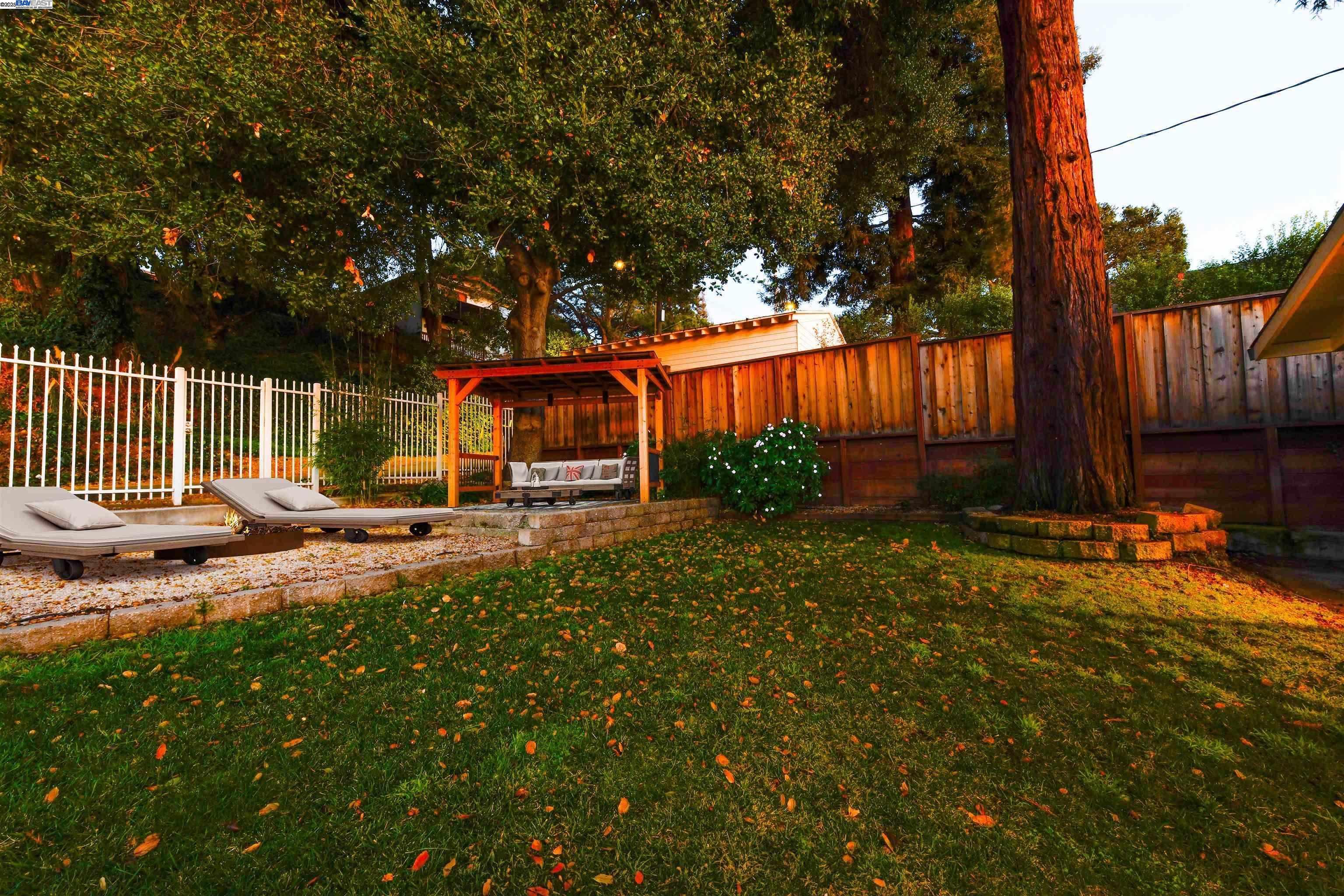 Detail Gallery Image 3 of 25 For 4433 Fair Ave, Oakland,  CA 94619 - 4 Beds | 3 Baths