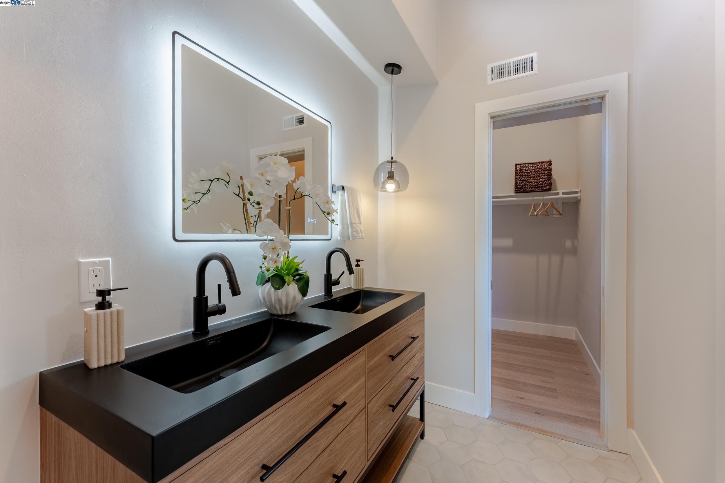 Detail Gallery Image 19 of 33 For 10393 Doris Court, San Jose,  CA 95127 - 4 Beds | 2 Baths