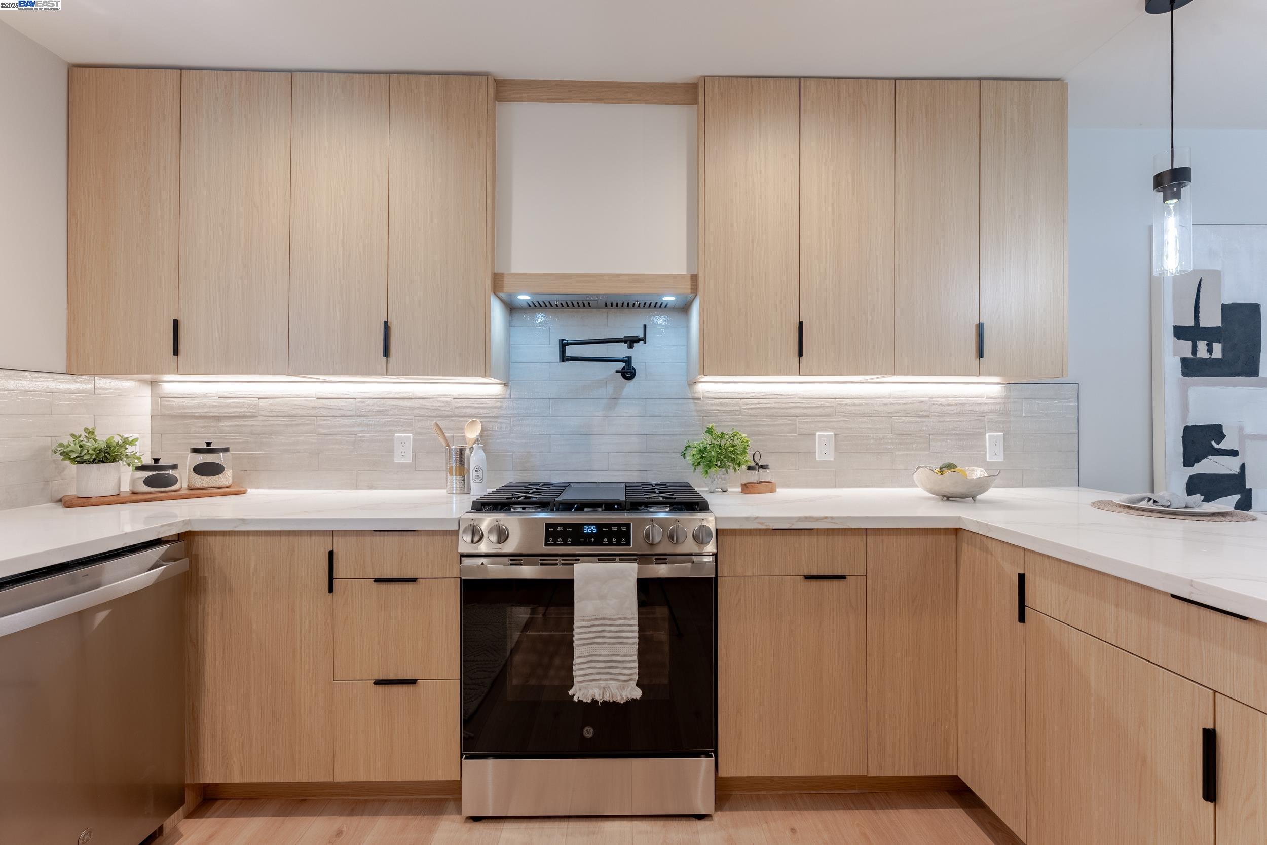 Detail Gallery Image 9 of 33 For 10393 Doris Court, San Jose,  CA 95127 - 4 Beds | 2 Baths