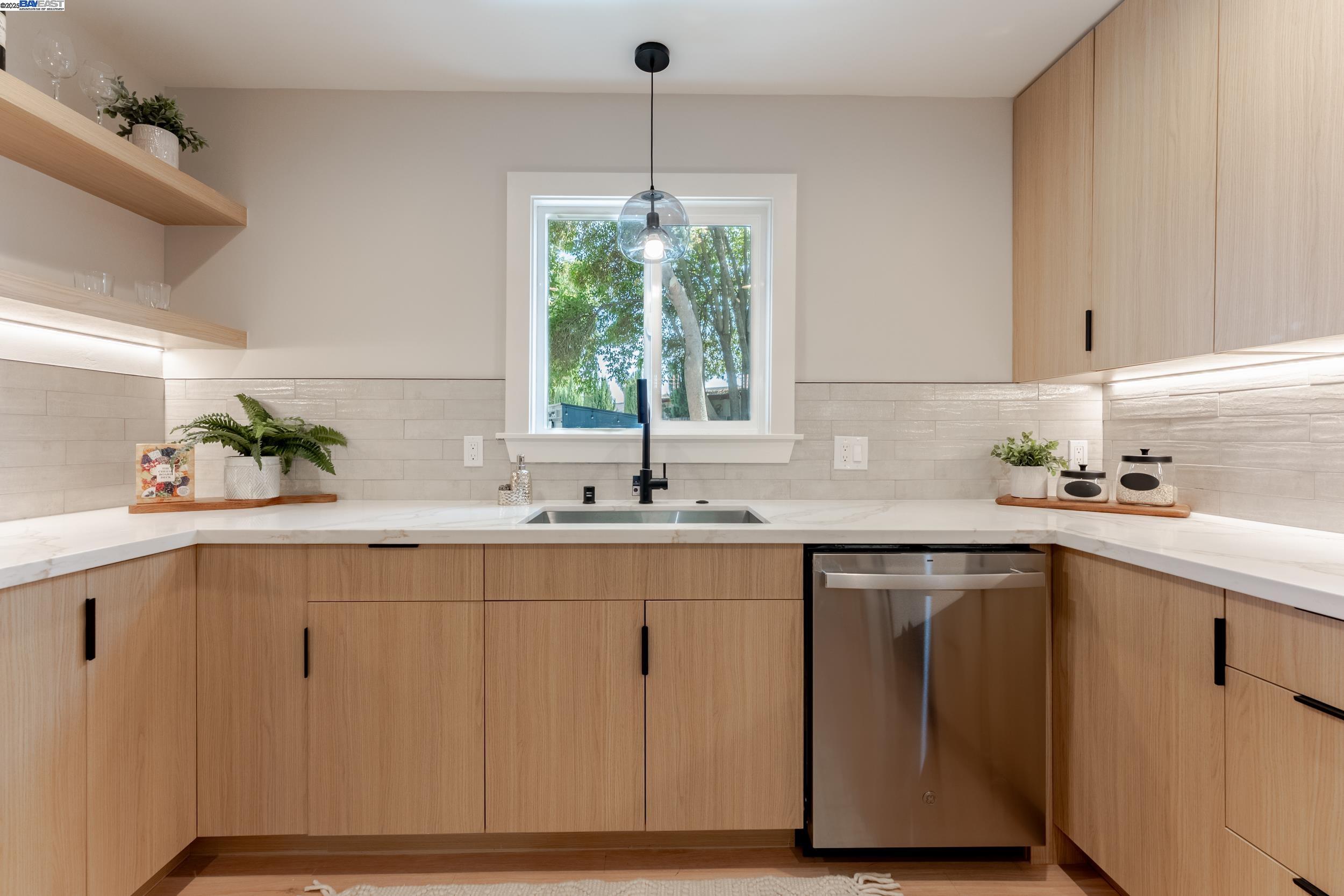 Detail Gallery Image 10 of 33 For 10393 Doris Court, San Jose,  CA 95127 - 4 Beds | 2 Baths