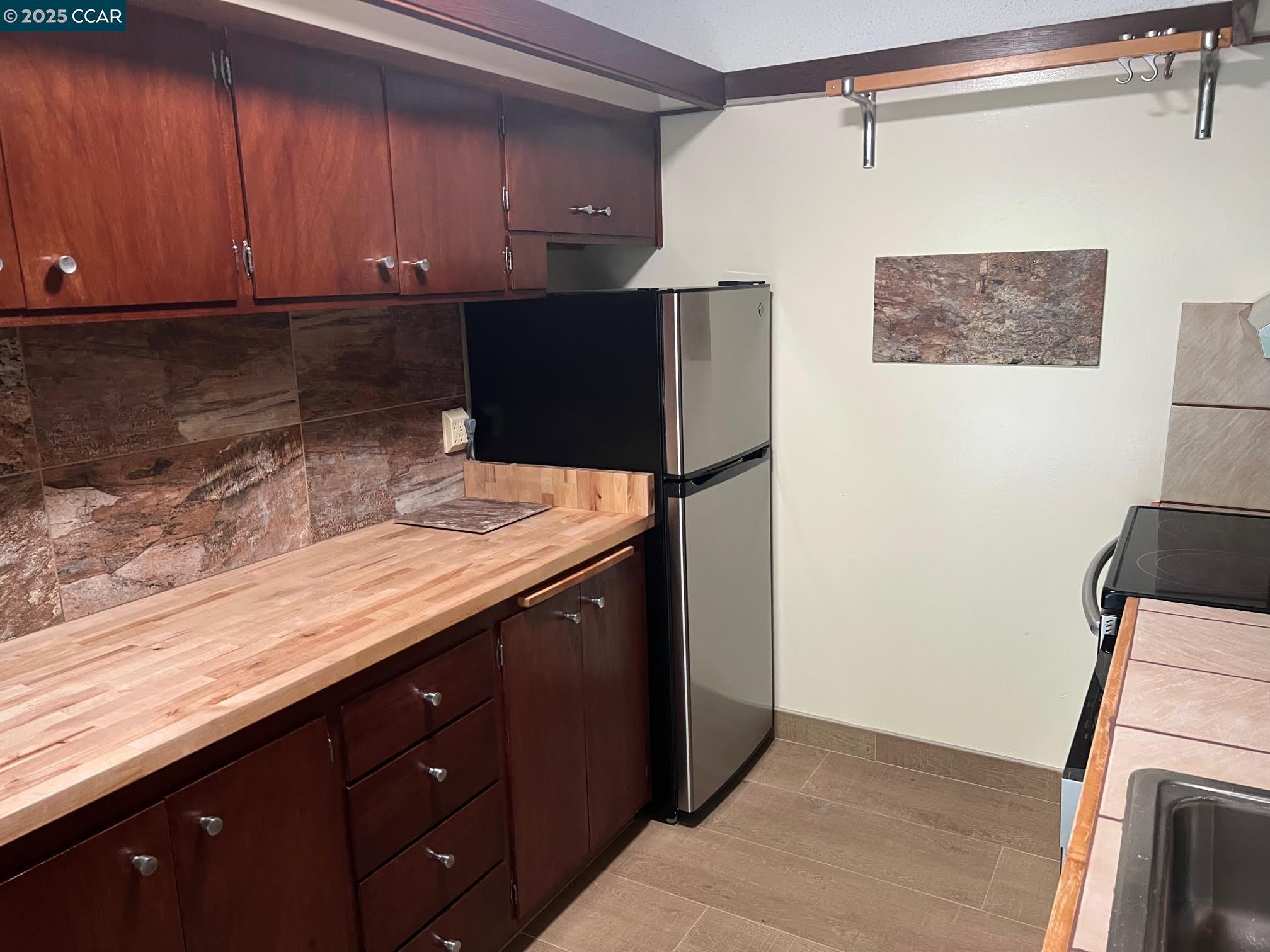 Detail Gallery Image 4 of 12 For 67 Brookwood Rd #15,  Orinda,  CA 94563 - 2 Beds | 1 Baths