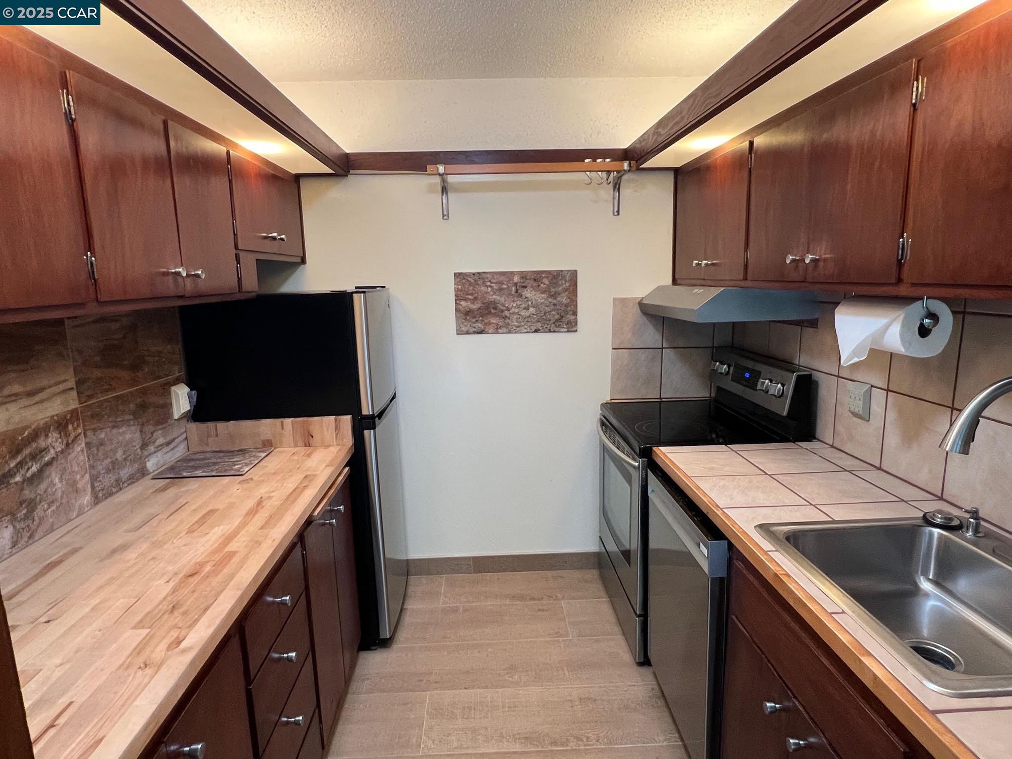 Detail Gallery Image 5 of 12 For 67 Brookwood Rd #15,  Orinda,  CA 94563 - 2 Beds | 1 Baths