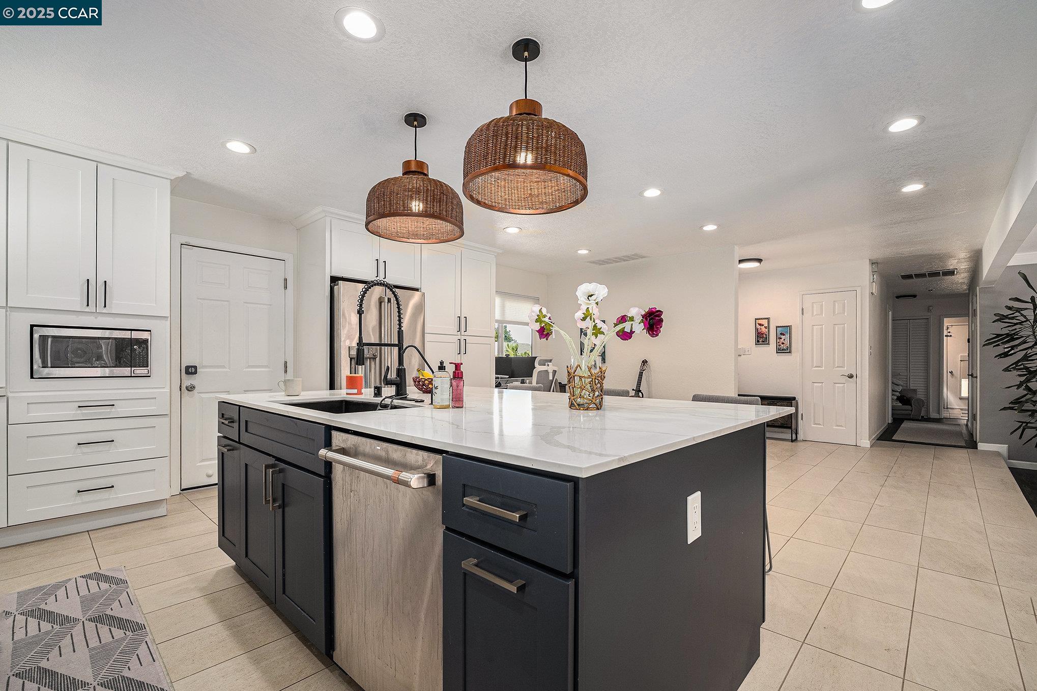 Detail Gallery Image 7 of 16 For 1730 Claycord Ave, Concord,  CA 94521 - 3 Beds | 2 Baths