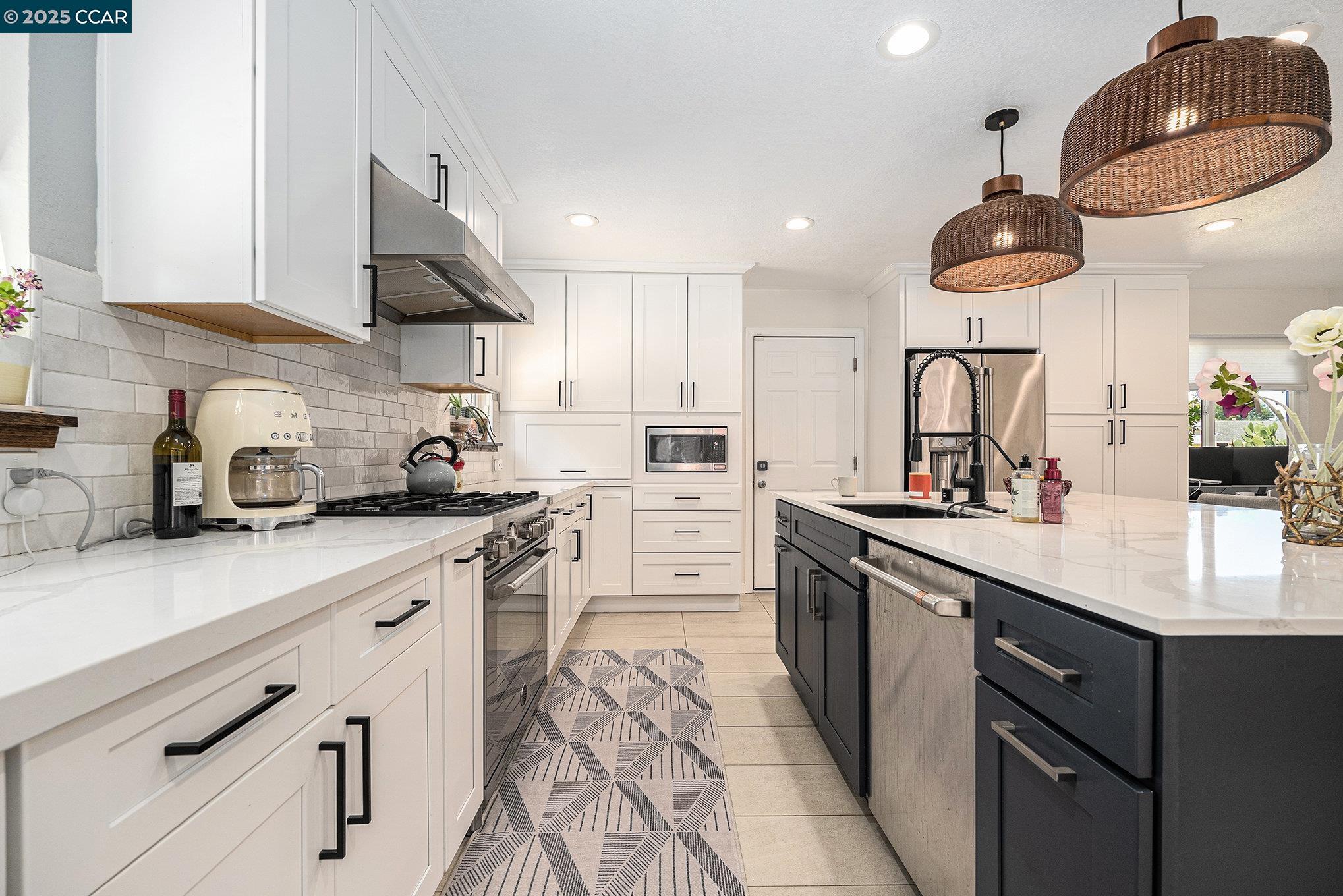 Detail Gallery Image 8 of 16 For 1730 Claycord Ave, Concord,  CA 94521 - 3 Beds | 2 Baths