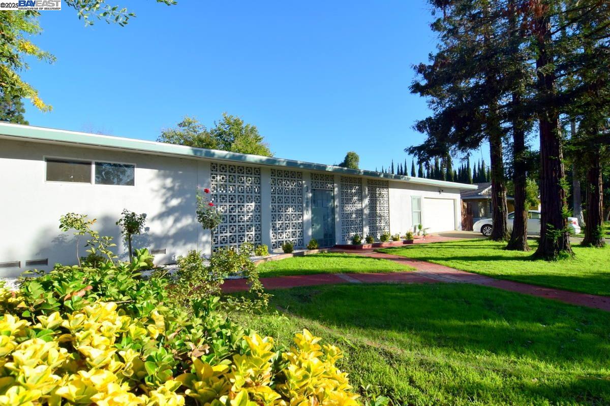 Detail Gallery Image 1 of 27 For 3180 Watt Ave, Sacramento,  CA 95821 - 4 Beds | 4 Baths