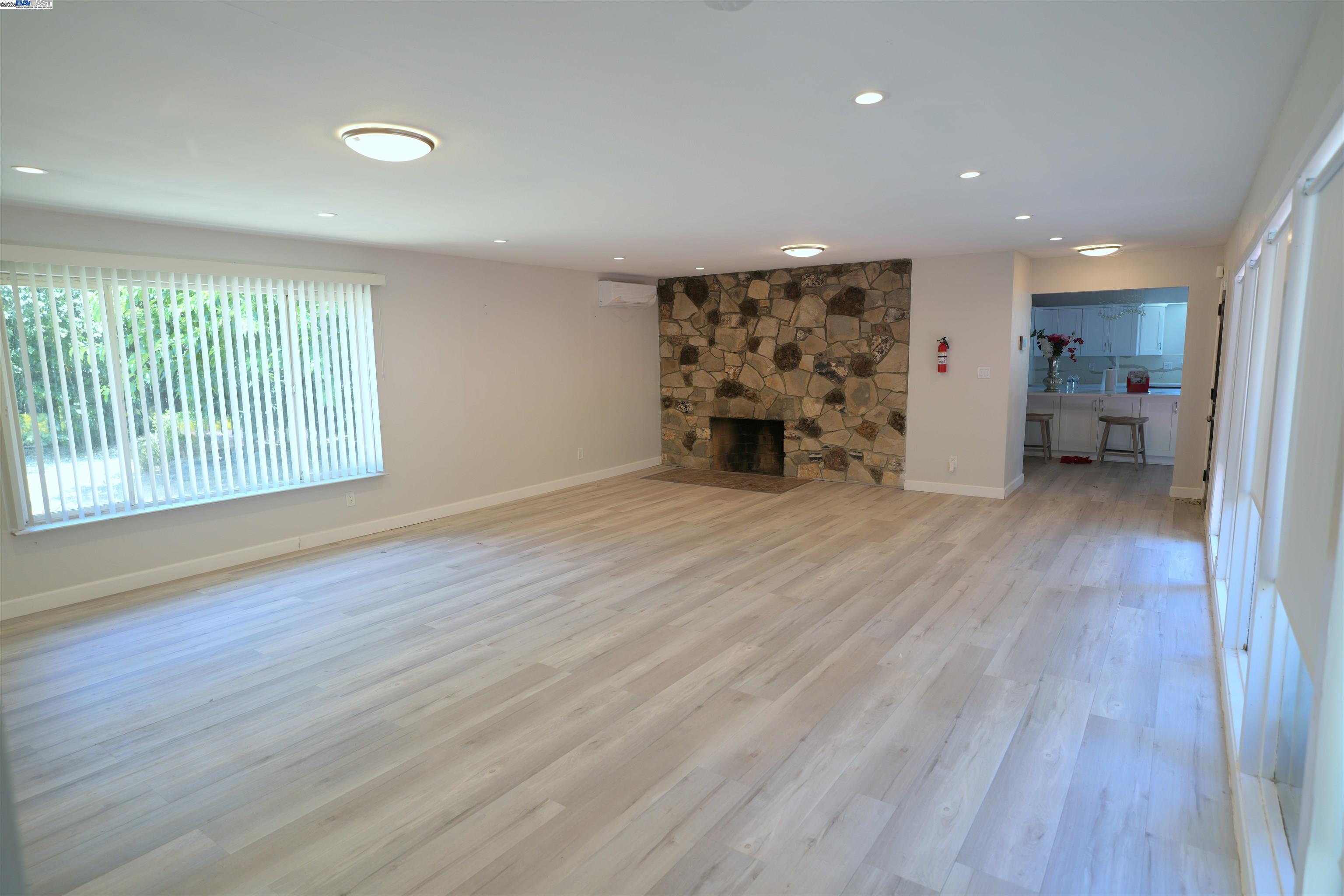 Detail Gallery Image 2 of 27 For 3180 Watt Ave, Sacramento,  CA 95821 - 4 Beds | 4 Baths