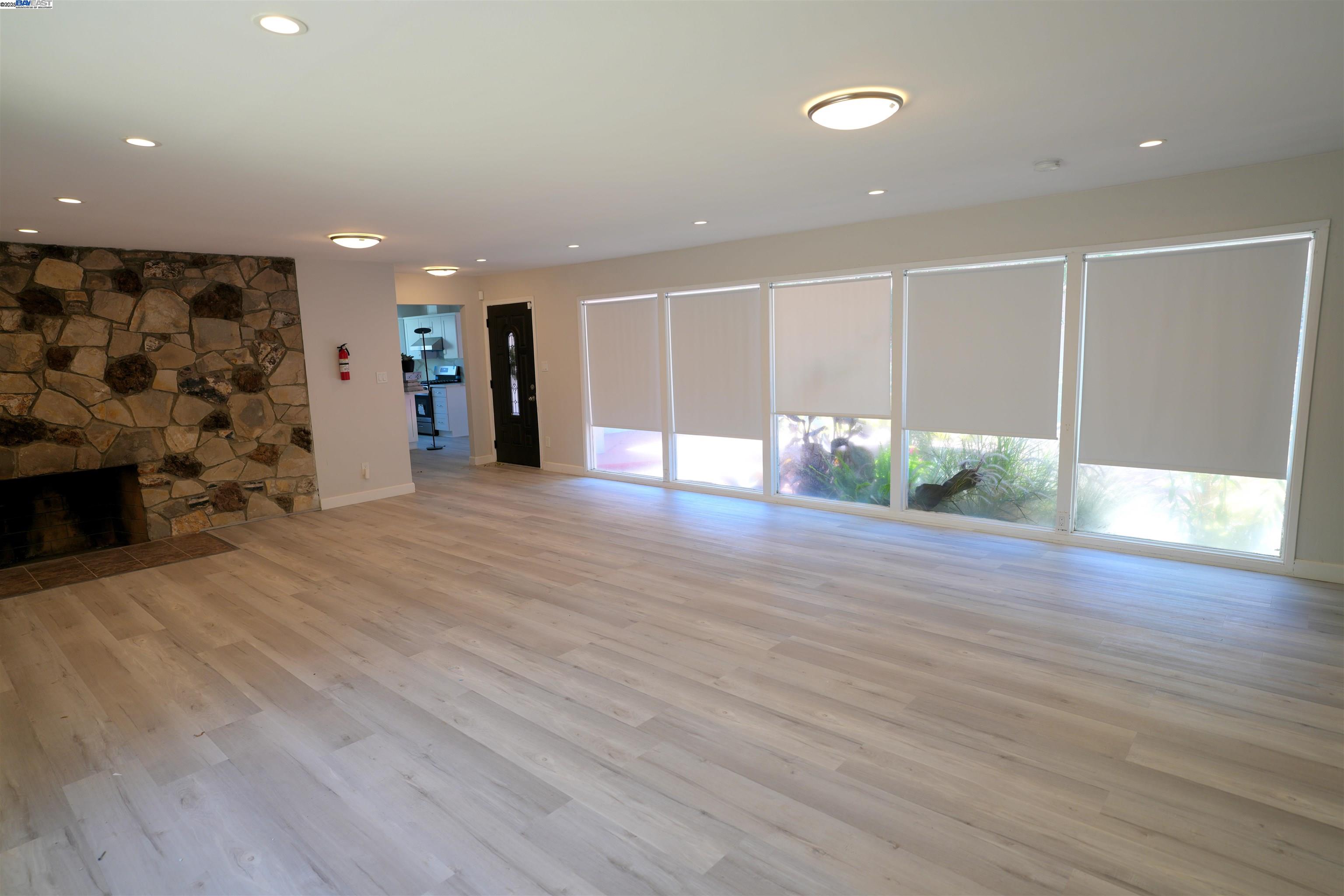 Detail Gallery Image 3 of 27 For 3180 Watt Ave, Sacramento,  CA 95821 - 4 Beds | 4 Baths