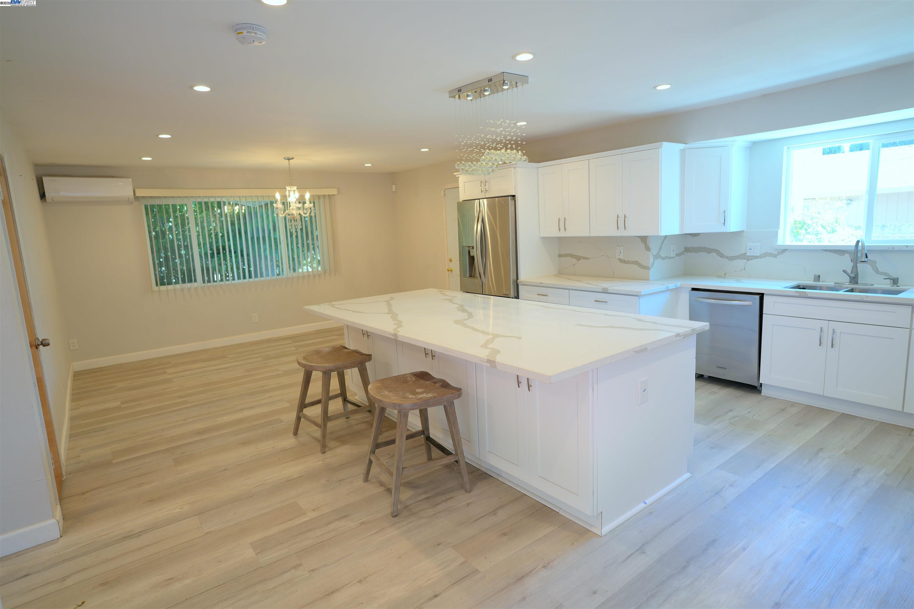 Detail Gallery Image 5 of 27 For 3180 Watt Ave, Sacramento,  CA 95821 - 4 Beds | 4 Baths