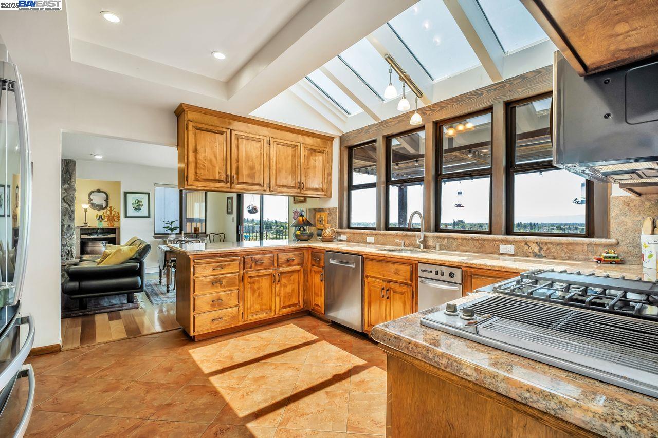 31865 Chicoine Ave, Hayward, California 94544, 3 Bedrooms Bedrooms, 6 Rooms Rooms,2 BathroomsBathrooms,Residential,For Sale,31865 Chicoine Ave,41103383