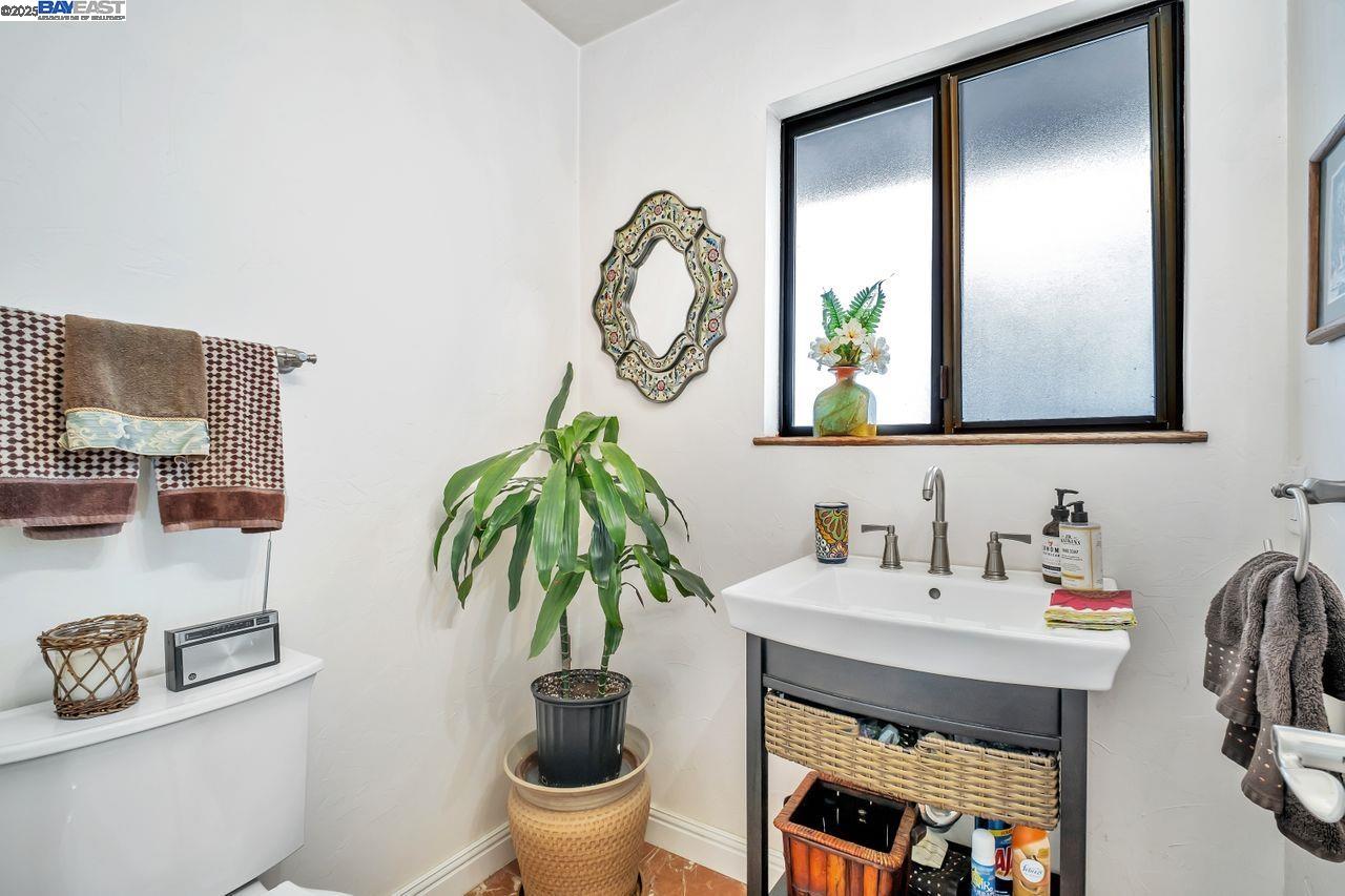 31865 Chicoine Ave, Hayward, California 94544, 3 Bedrooms Bedrooms, 6 Rooms Rooms,2 BathroomsBathrooms,Residential,For Sale,31865 Chicoine Ave,41103383