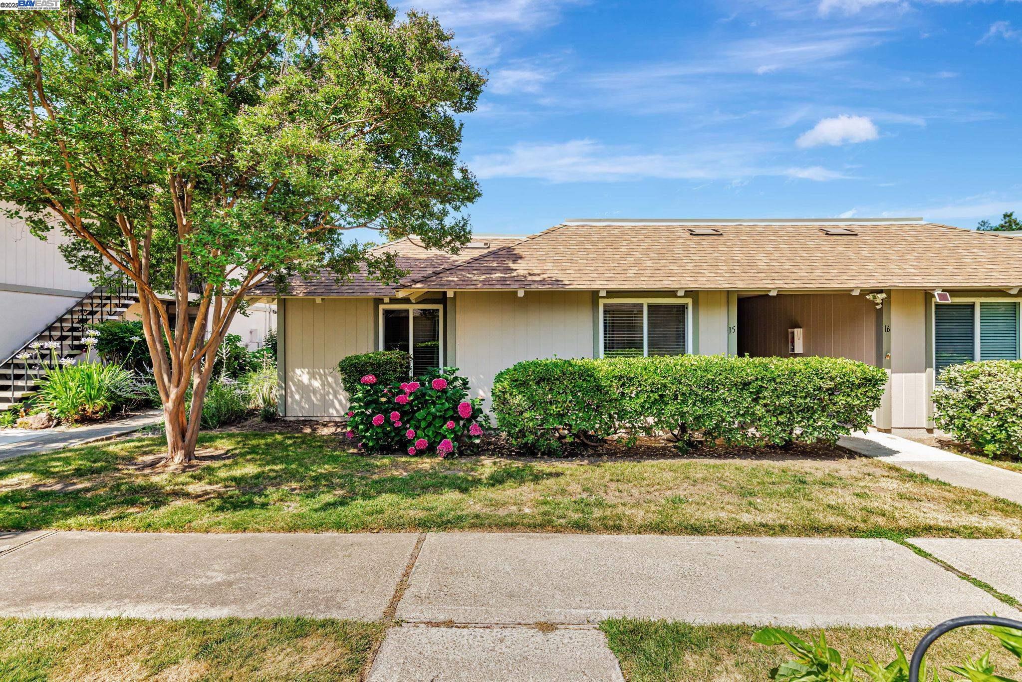 Detail Gallery Image 1 of 1 For 825 Oak Grove Rd #15,  Concord,  CA 94518 - 3 Beds | 2 Baths