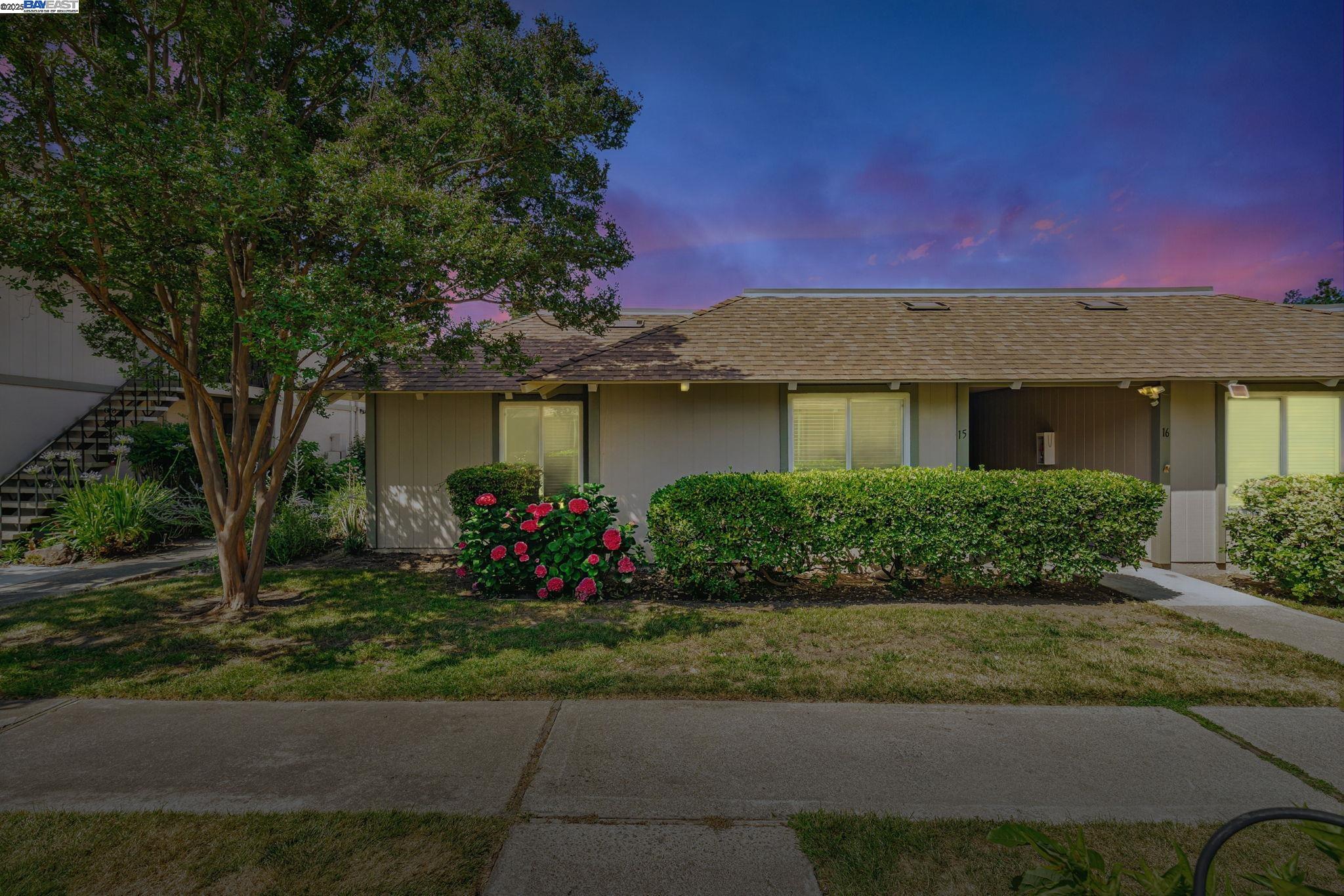 825 Oak Grove Rd # 15, Concord, California 94518, 3 Bedrooms Bedrooms, 7 Rooms Rooms,2 BathroomsBathrooms,Residential,For Sale,825 Oak Grove Rd # 15,41103384