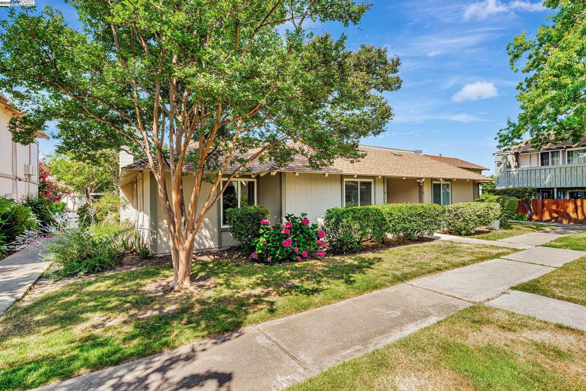 825 Oak Grove Rd # 15, Concord, California 94518, 3 Bedrooms Bedrooms, 7 Rooms Rooms,2 BathroomsBathrooms,Residential,For Sale,825 Oak Grove Rd # 15,41103384