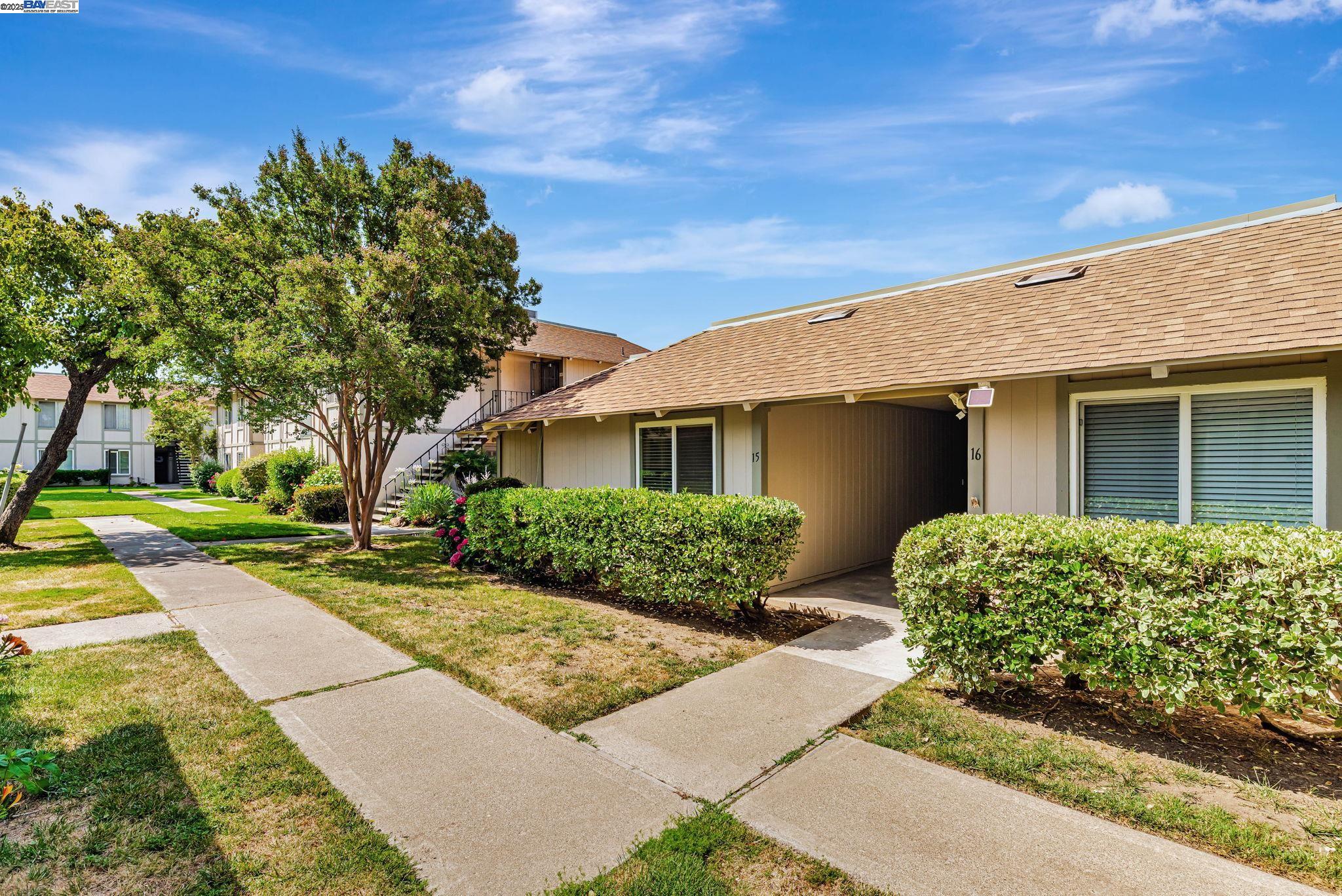 825 Oak Grove Rd # 15, Concord, California 94518, 3 Bedrooms Bedrooms, 7 Rooms Rooms,2 BathroomsBathrooms,Residential,For Sale,825 Oak Grove Rd # 15,41103384