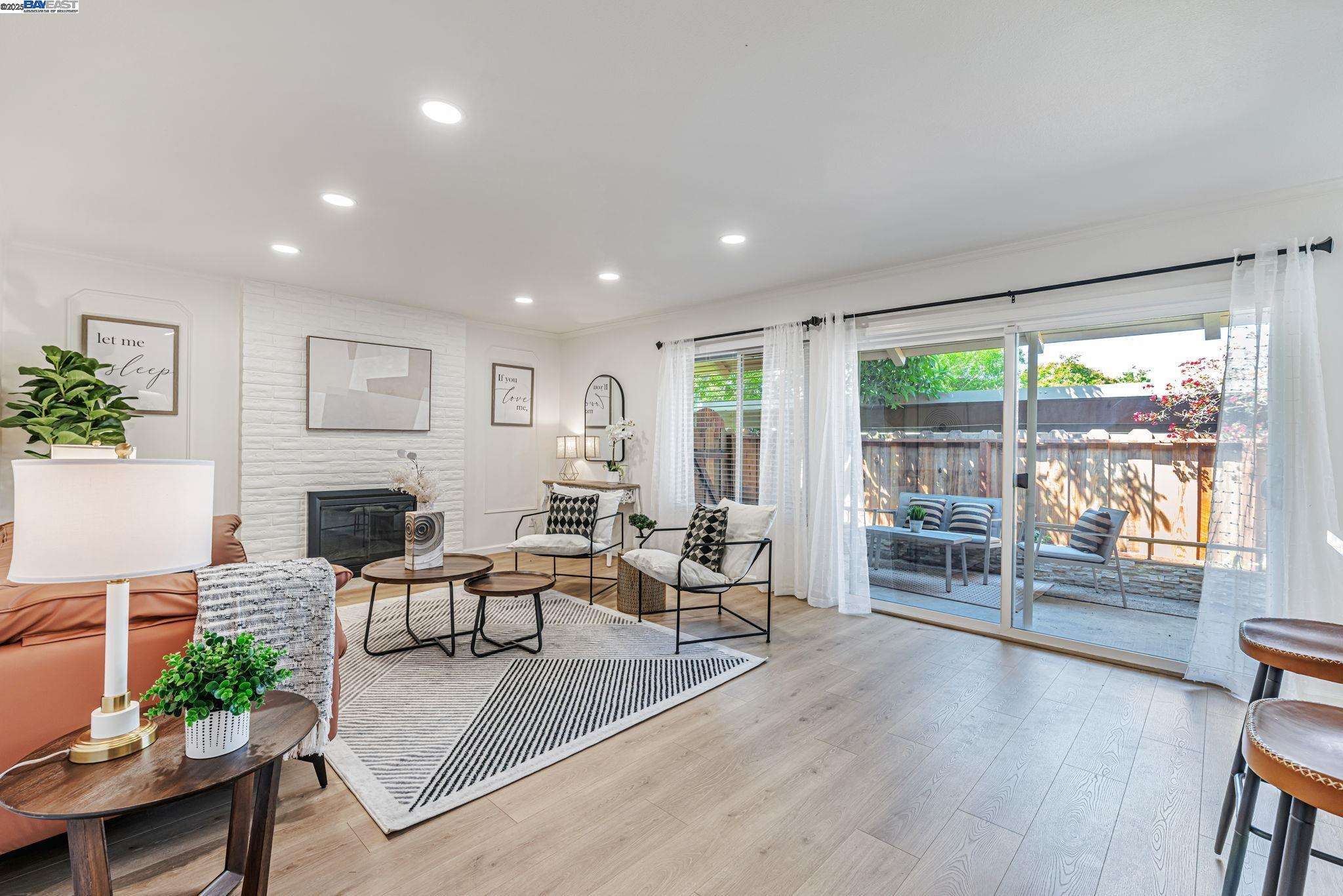 825 Oak Grove Rd # 15, Concord, California 94518, 3 Bedrooms Bedrooms, 7 Rooms Rooms,2 BathroomsBathrooms,Residential,For Sale,825 Oak Grove Rd # 15,41103384