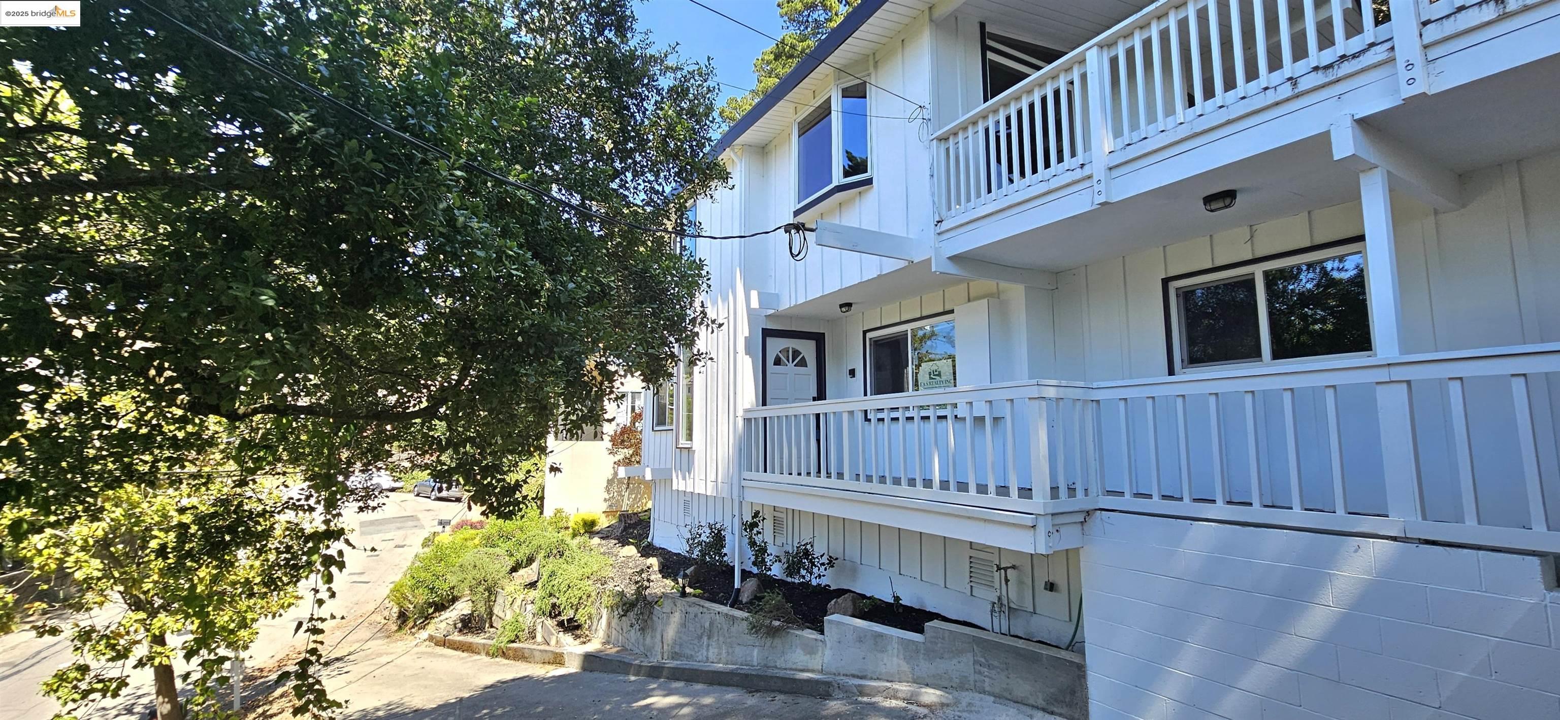 7030 Snake Rd, Oakland, California 94611, 4 Bedrooms Bedrooms, 9 Rooms Rooms,2 BathroomsBathrooms,Residential,For Sale,7030 Snake Rd,41103385