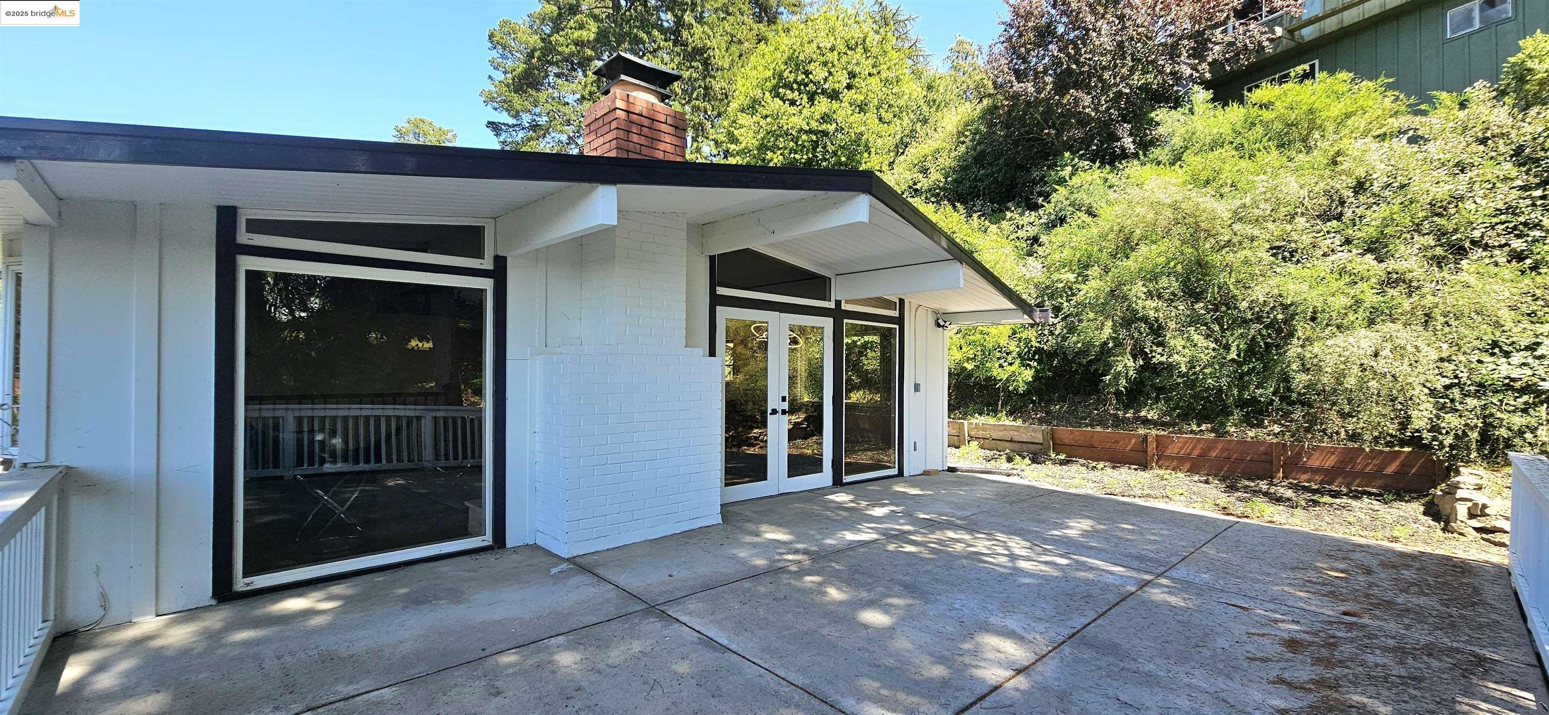 7030 Snake Rd, Oakland, California 94611, 4 Bedrooms Bedrooms, 9 Rooms Rooms,2 BathroomsBathrooms,Residential,For Sale,7030 Snake Rd,41103385