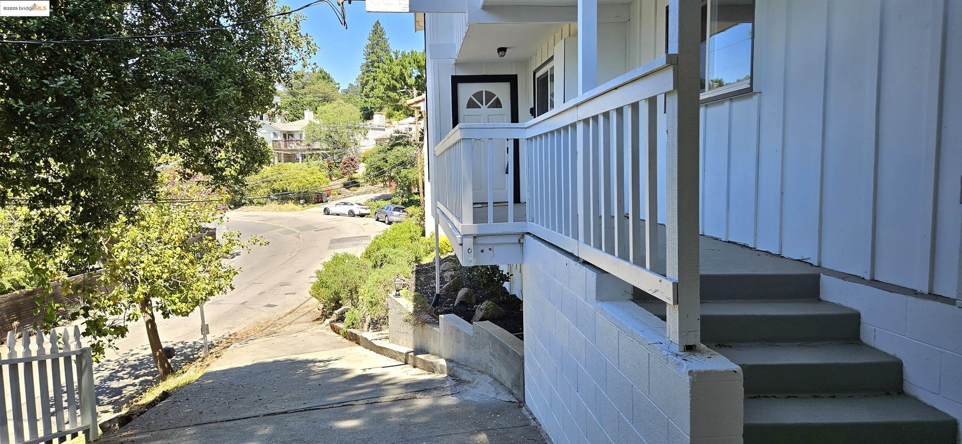 7030 Snake Rd, Oakland, California 94611, 4 Bedrooms Bedrooms, 9 Rooms Rooms,2 BathroomsBathrooms,Residential,For Sale,7030 Snake Rd,41103385