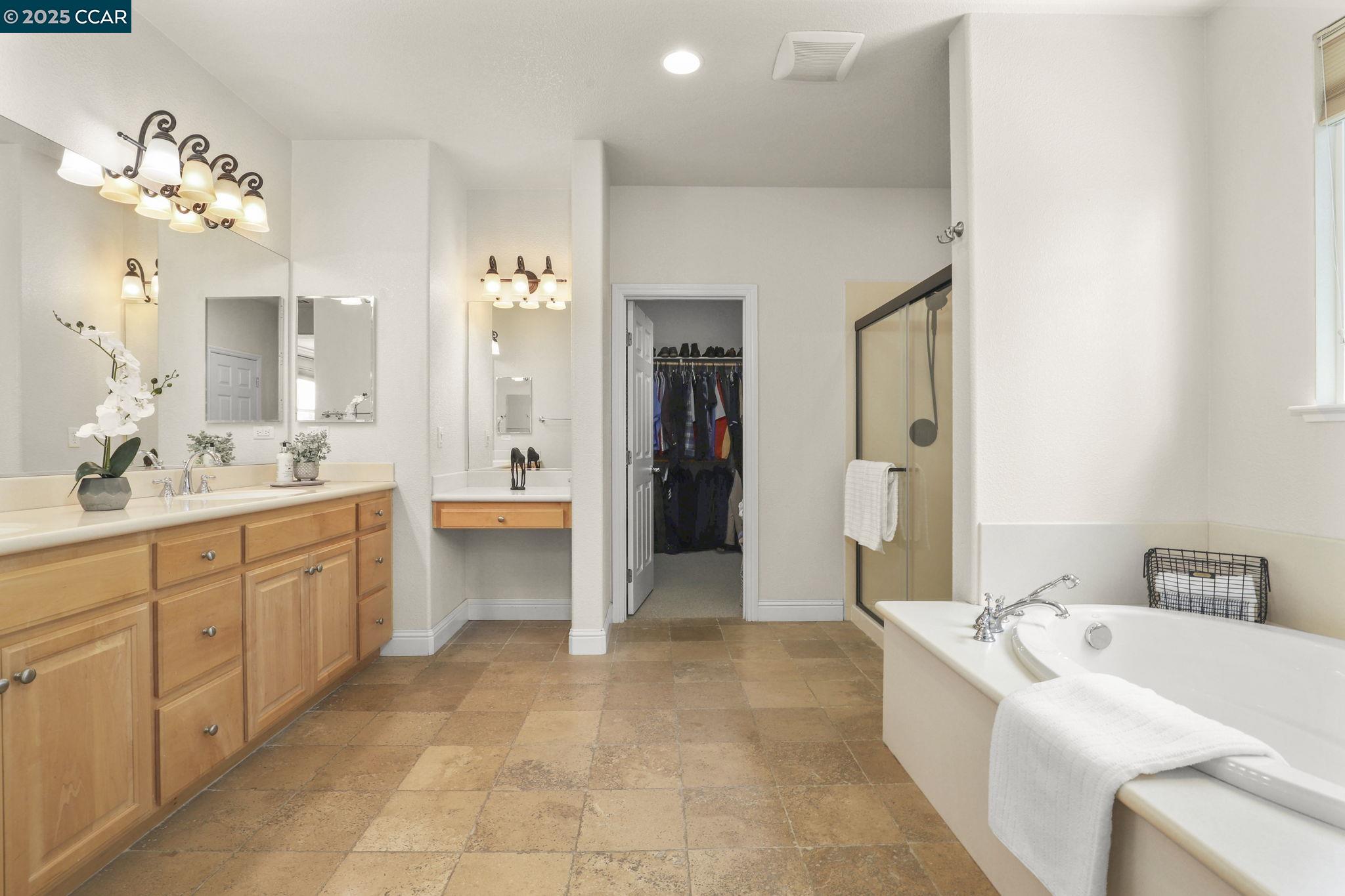 Detail Gallery Image 15 of 39 For 21 Foxglove Ct, Oakley,  CA 94561 - 5 Beds | 3/1 Baths