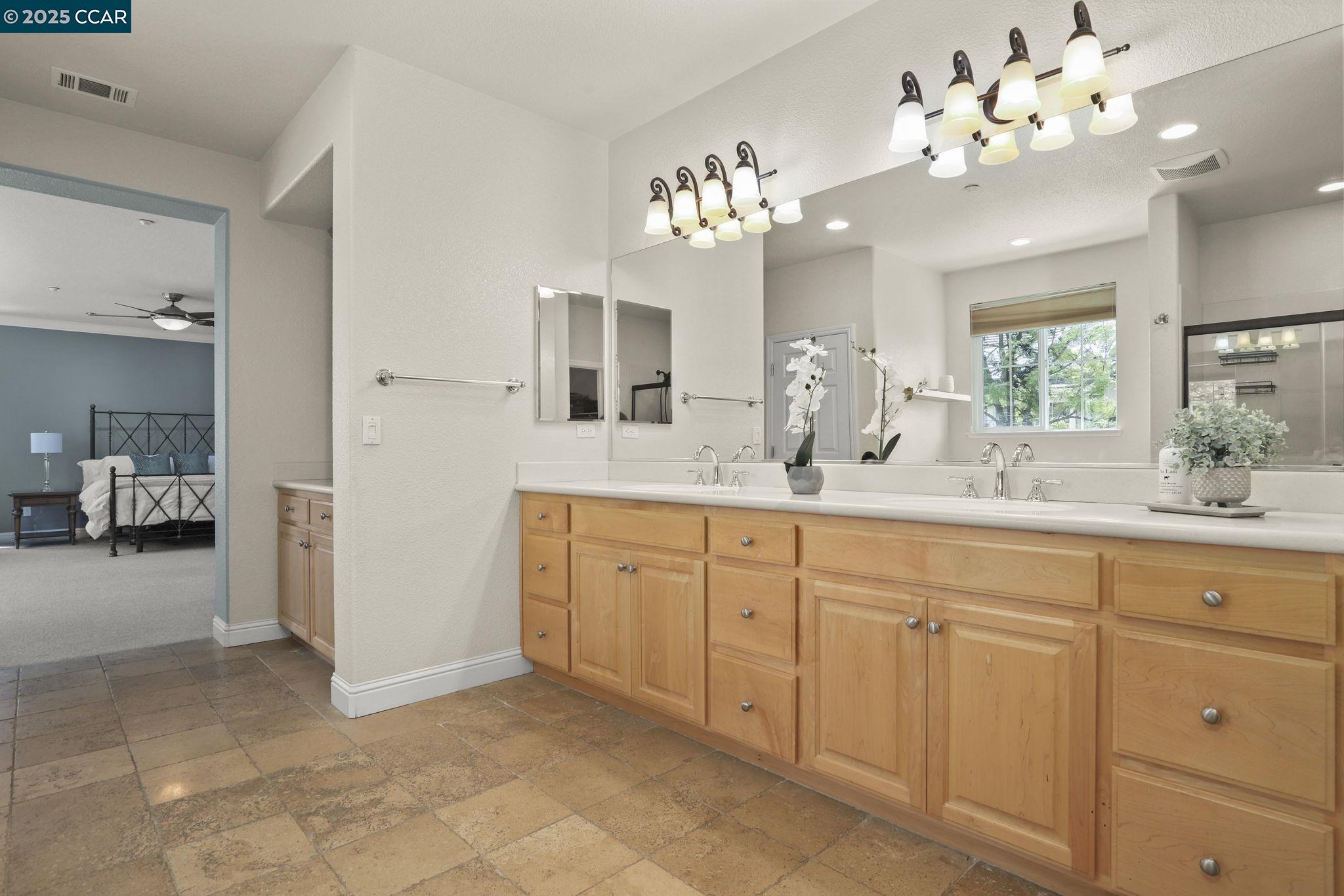 Detail Gallery Image 16 of 39 For 21 Foxglove Ct, Oakley,  CA 94561 - 5 Beds | 3/1 Baths