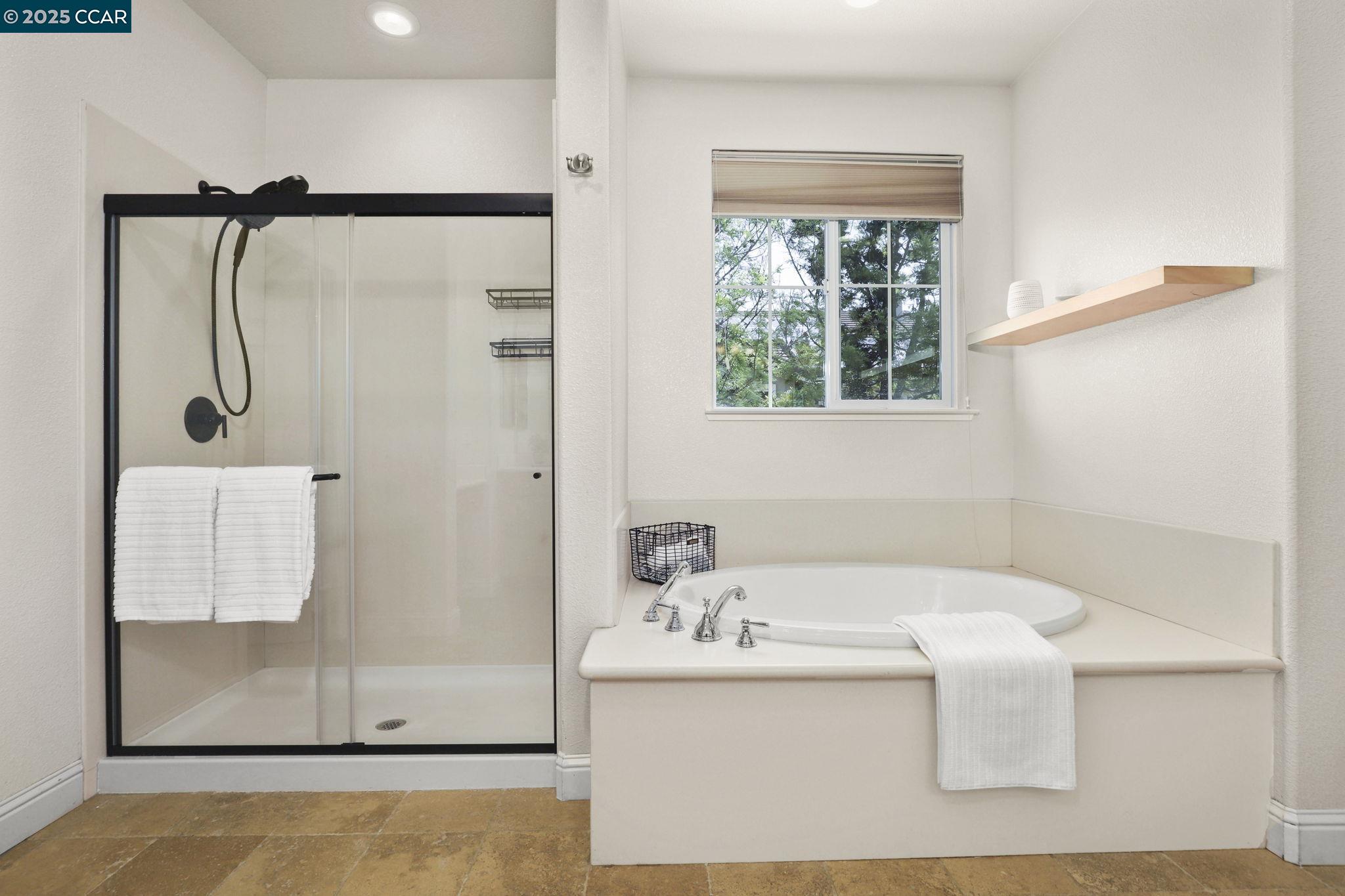 Detail Gallery Image 17 of 39 For 21 Foxglove Ct, Oakley,  CA 94561 - 5 Beds | 3/1 Baths