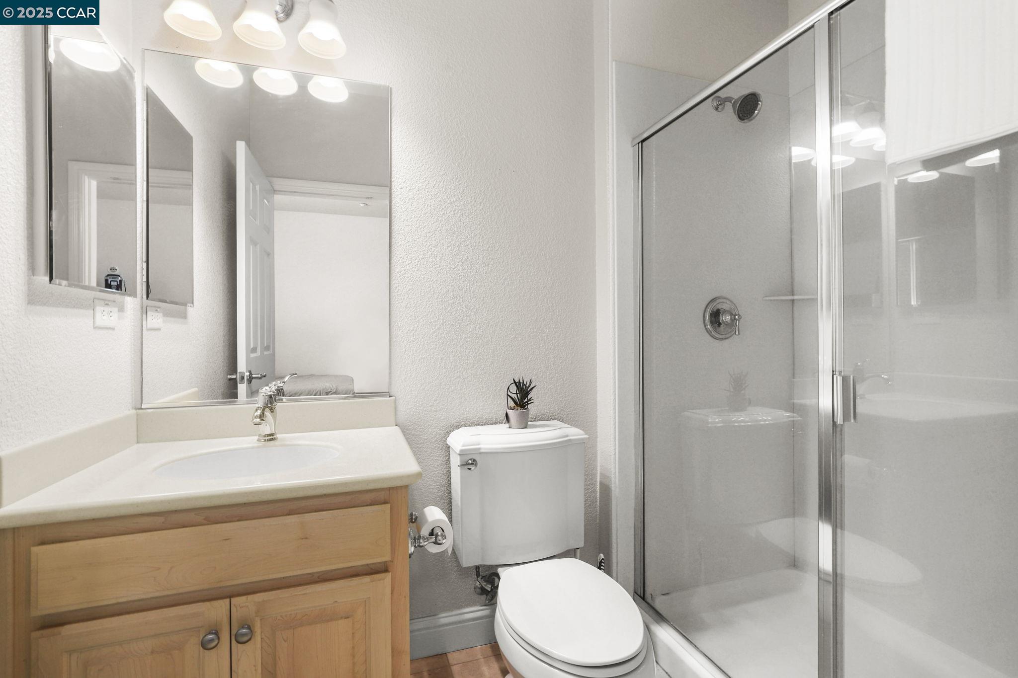 Detail Gallery Image 19 of 39 For 21 Foxglove Ct, Oakley,  CA 94561 - 5 Beds | 3/1 Baths