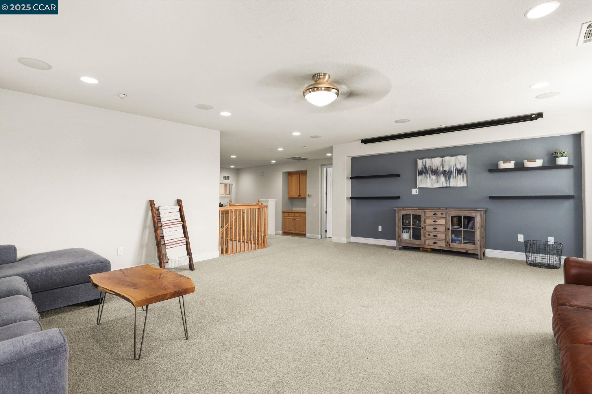 Detail Gallery Image 22 of 39 For 21 Foxglove Ct, Oakley,  CA 94561 - 5 Beds | 3/1 Baths