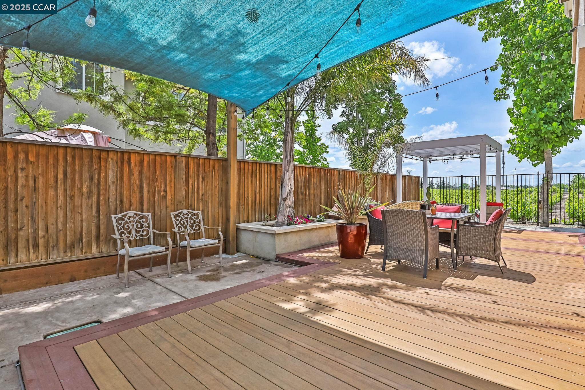 Detail Gallery Image 29 of 39 For 21 Foxglove Ct, Oakley,  CA 94561 - 5 Beds | 3/1 Baths