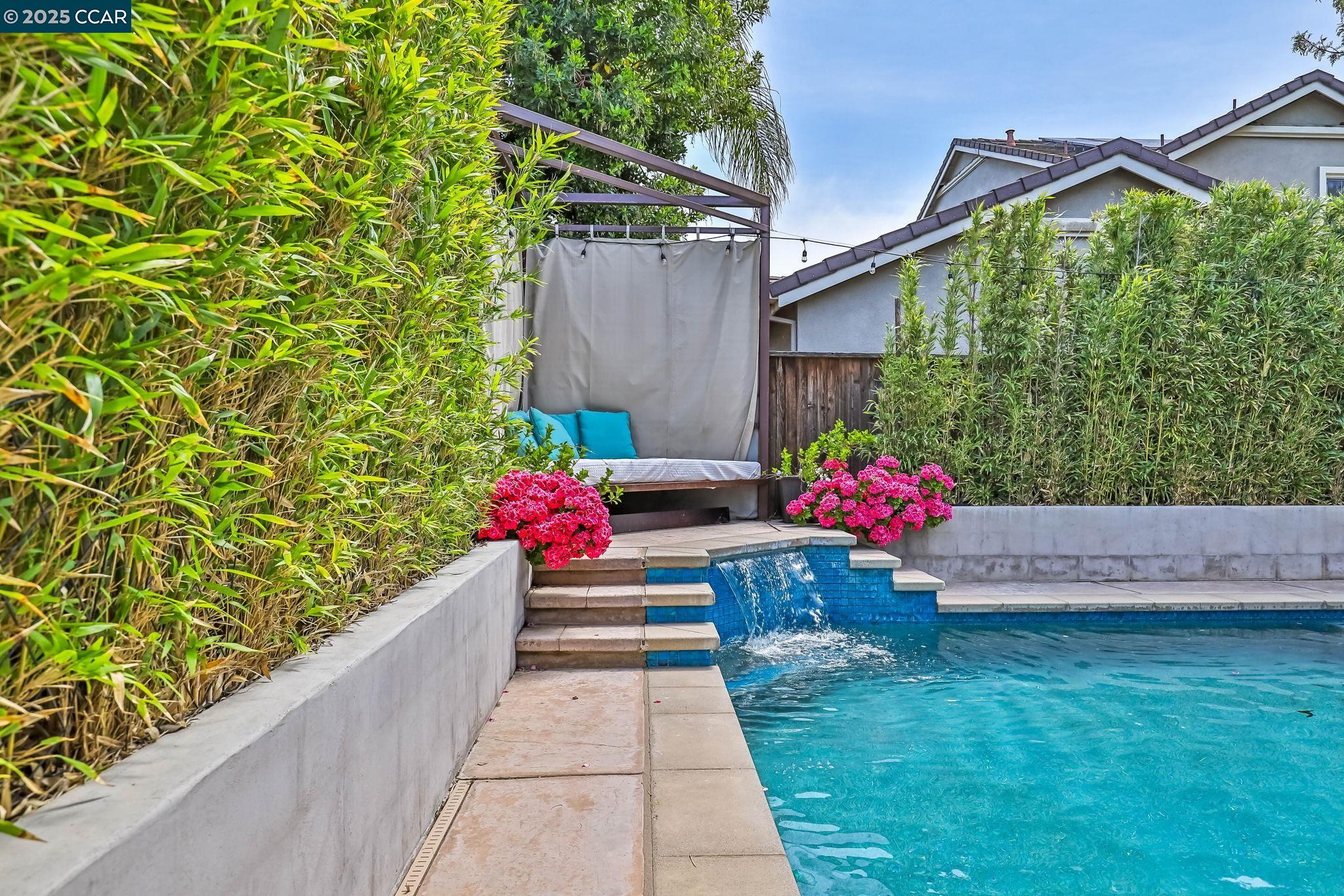Detail Gallery Image 33 of 39 For 21 Foxglove Ct, Oakley,  CA 94561 - 5 Beds | 3/1 Baths