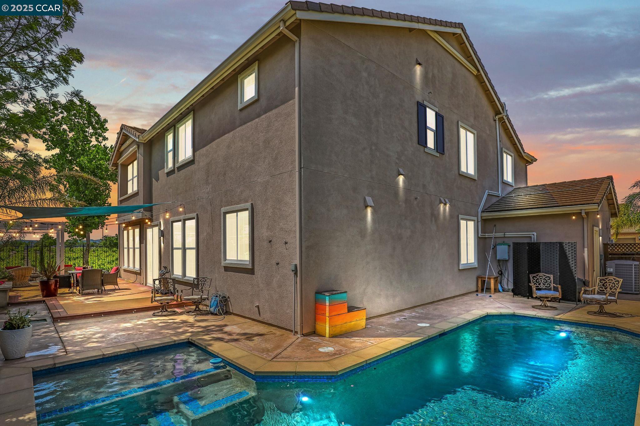 Detail Gallery Image 35 of 39 For 21 Foxglove Ct, Oakley,  CA 94561 - 5 Beds | 3/1 Baths