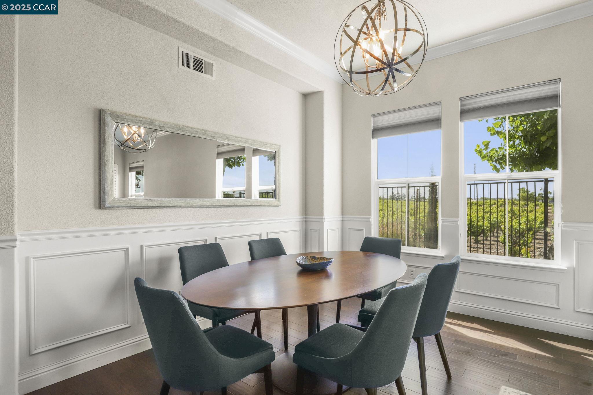 Detail Gallery Image 8 of 39 For 21 Foxglove Ct, Oakley,  CA 94561 - 5 Beds | 3/1 Baths
