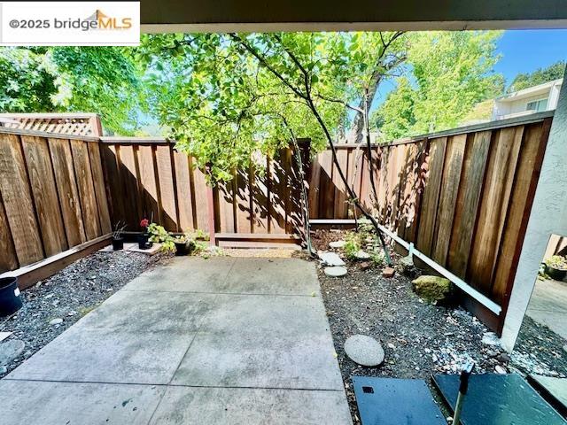 Detail Gallery Image 4 of 20 For 651 Moraga Rd #27,  Moraga,  CA 94556 - 2 Beds | 1/1 Baths