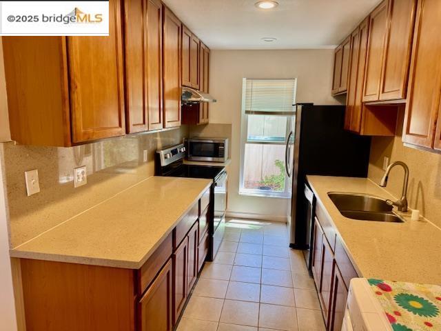 Detail Gallery Image 5 of 19 For 651 Moraga Rd #27,  Moraga,  CA 94556 - 2 Beds | 1/1 Baths