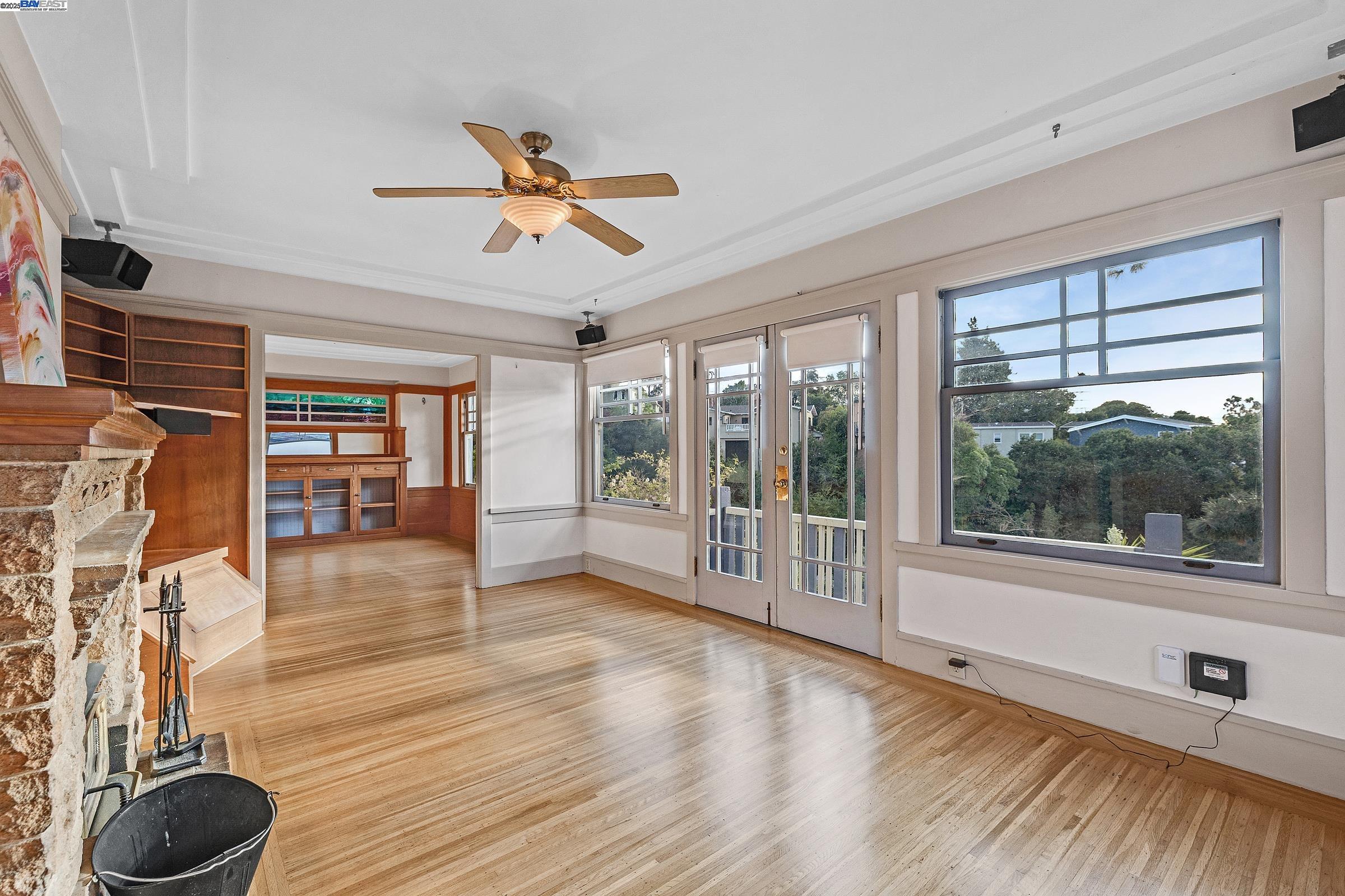Detail Gallery Image 11 of 54 For 1012 Elbert St, Oakland,  CA 94602 - 2 Beds | 2 Baths