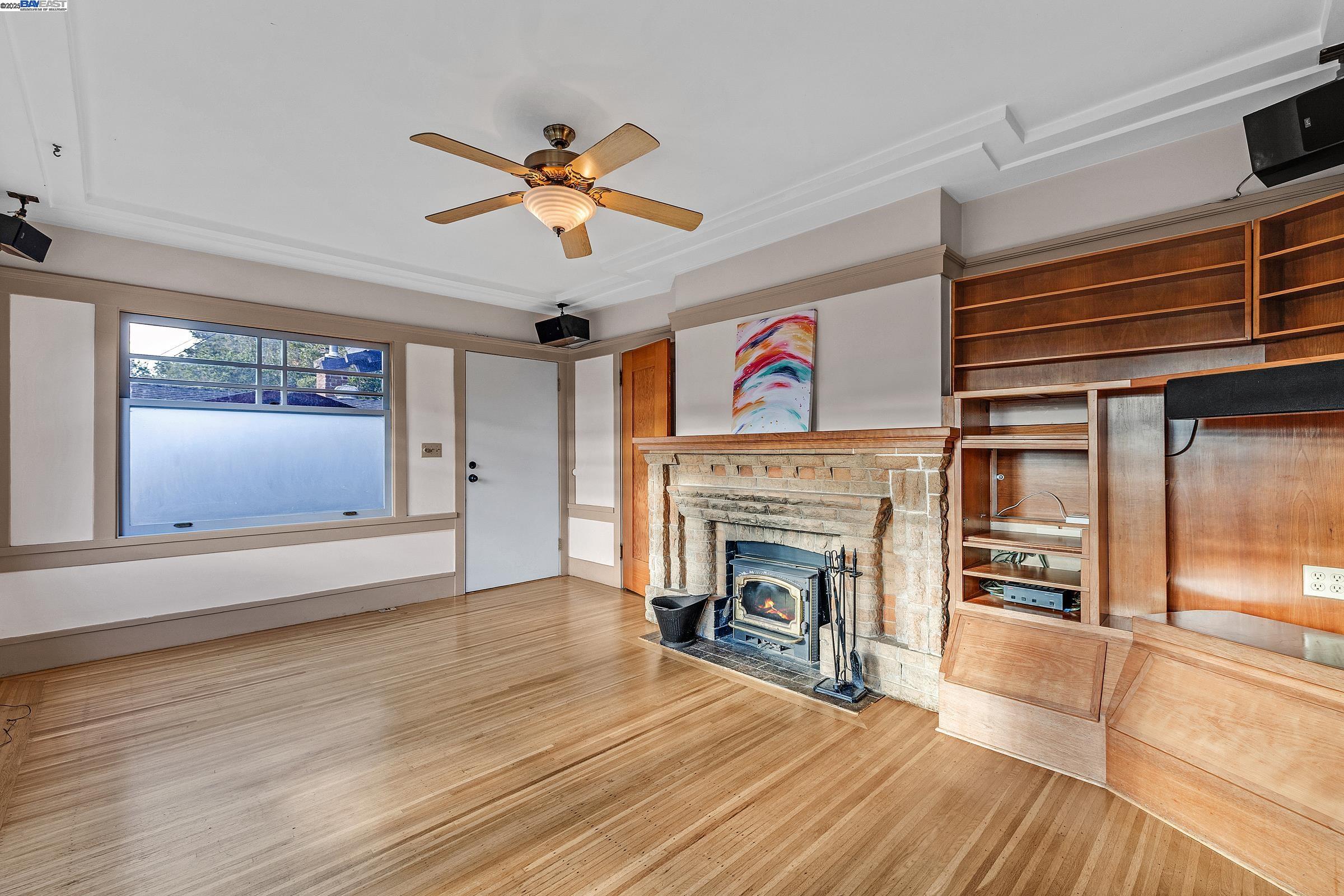 Detail Gallery Image 12 of 54 For 1012 Elbert St, Oakland,  CA 94602 - 2 Beds | 2 Baths