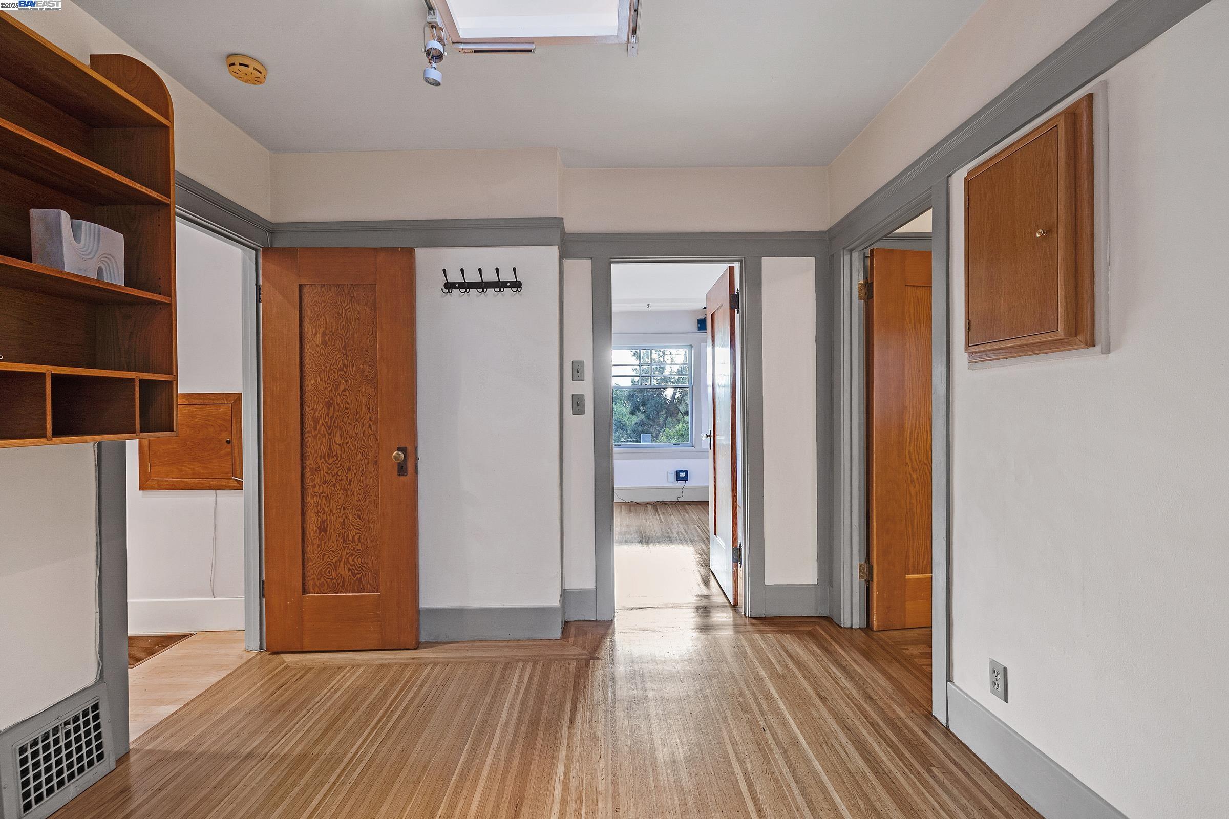 Detail Gallery Image 14 of 54 For 1012 Elbert St, Oakland,  CA 94602 - 2 Beds | 2 Baths