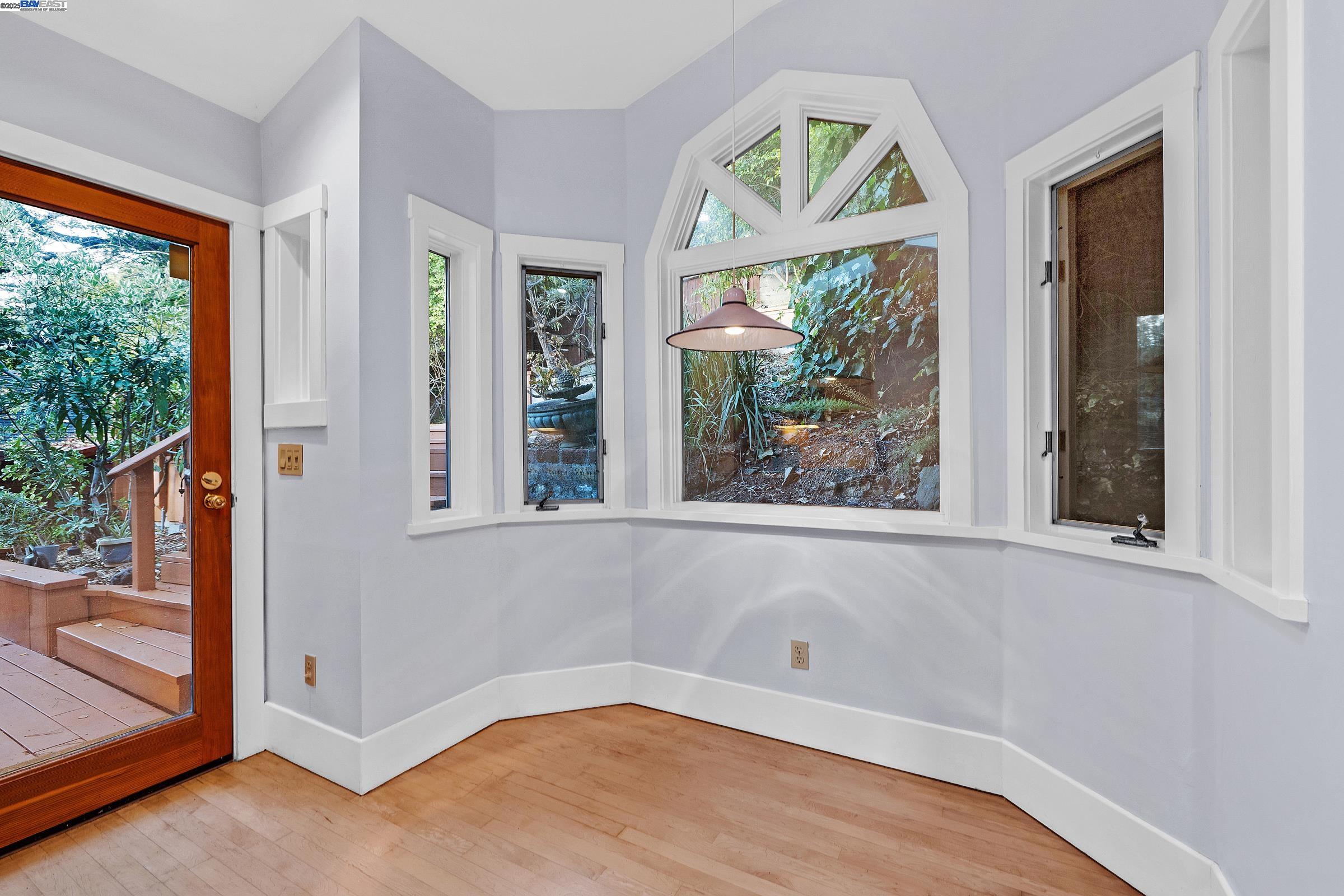 Detail Gallery Image 19 of 54 For 1012 Elbert St, Oakland,  CA 94602 - 2 Beds | 2 Baths