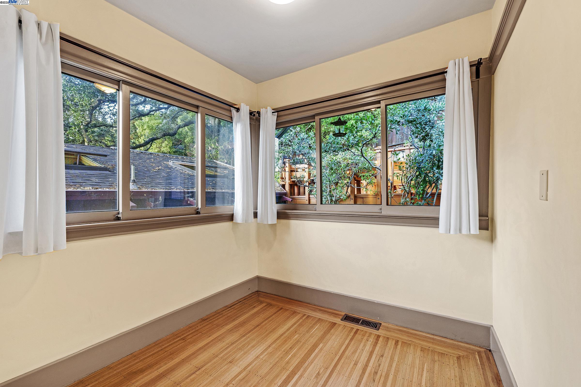 Detail Gallery Image 20 of 54 For 1012 Elbert St, Oakland,  CA 94602 - 2 Beds | 2 Baths