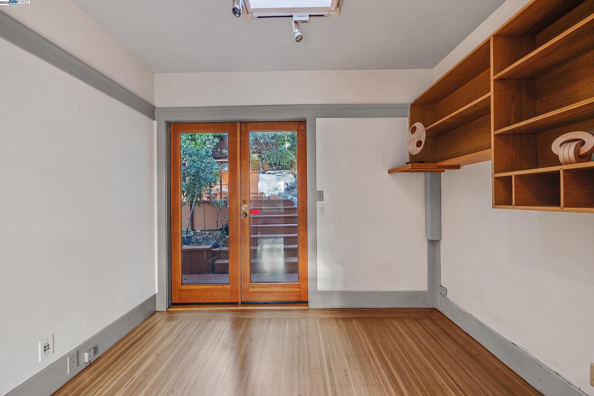 Detail Gallery Image 21 of 54 For 1012 Elbert St, Oakland,  CA 94602 - 2 Beds | 2 Baths