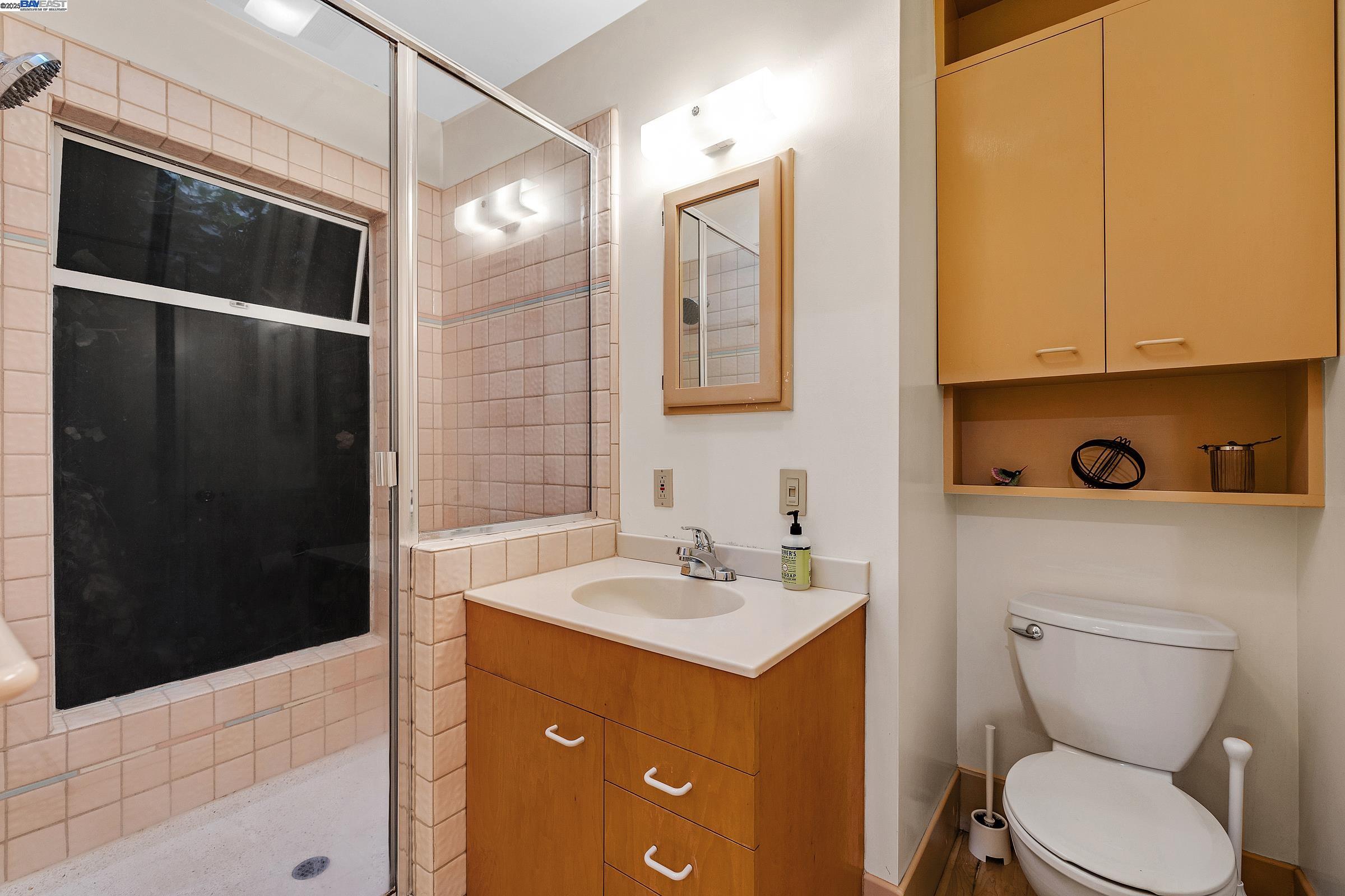 Detail Gallery Image 23 of 54 For 1012 Elbert St, Oakland,  CA 94602 - 2 Beds | 2 Baths